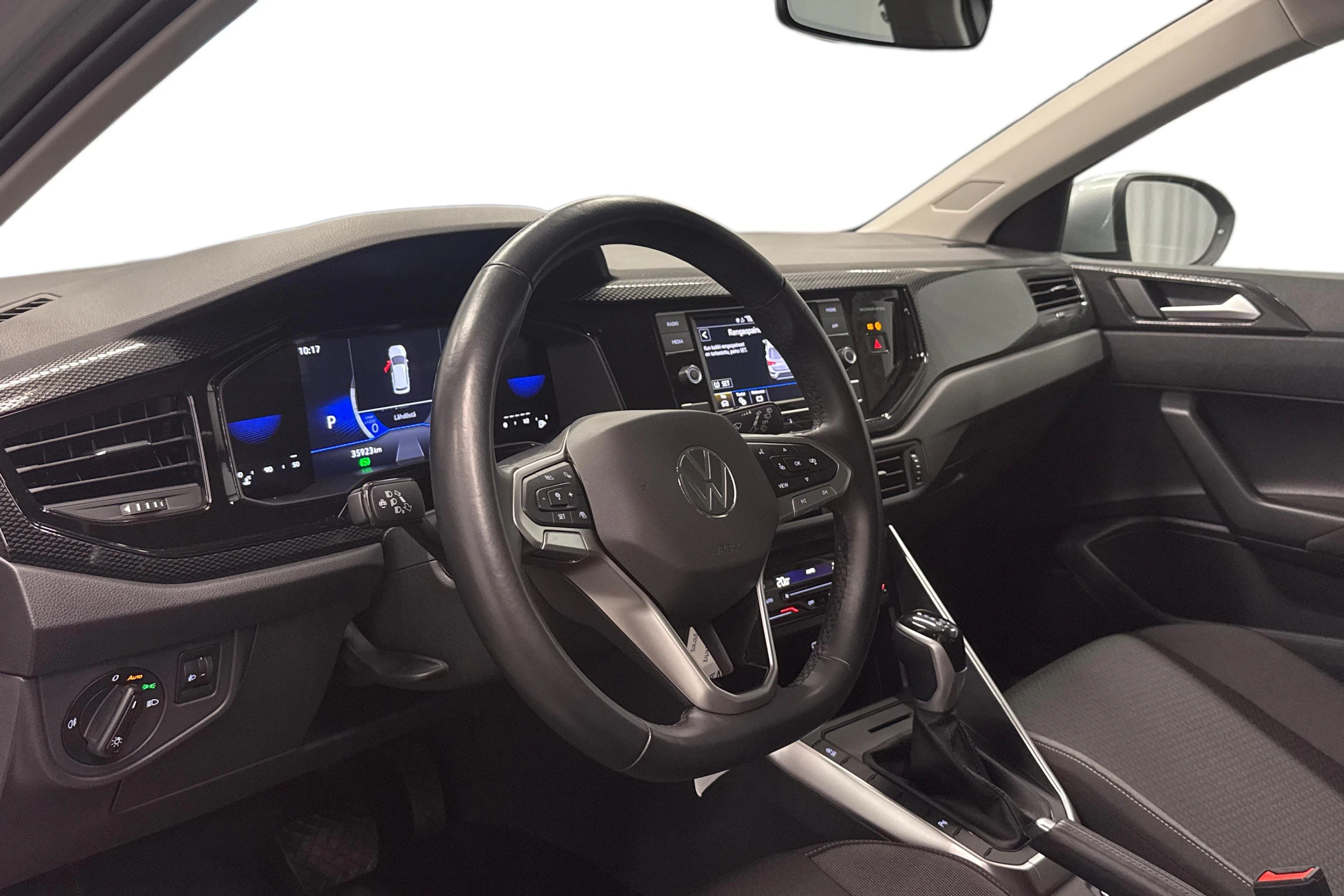harmaa Volkswagen Taigo 2024 kuva 6.
