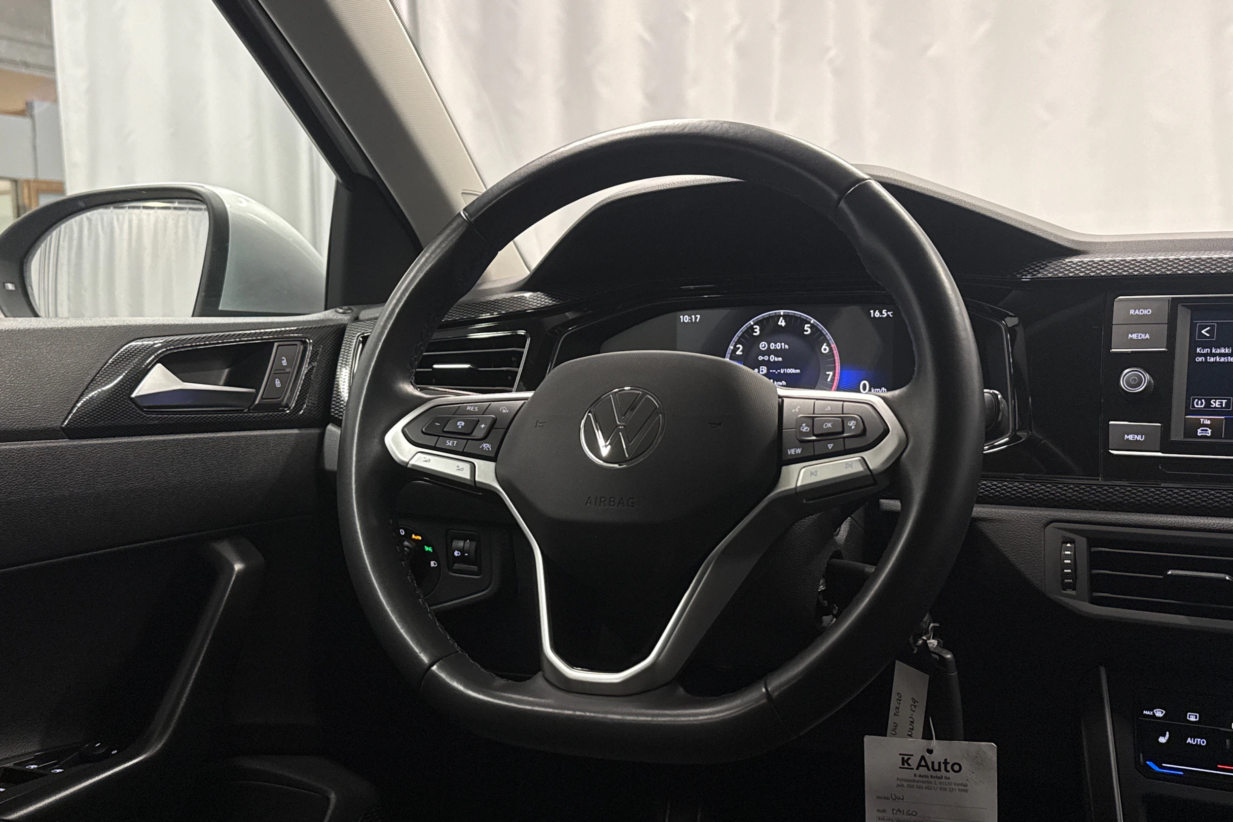 harmaa Volkswagen Taigo 2024 kuva 11.