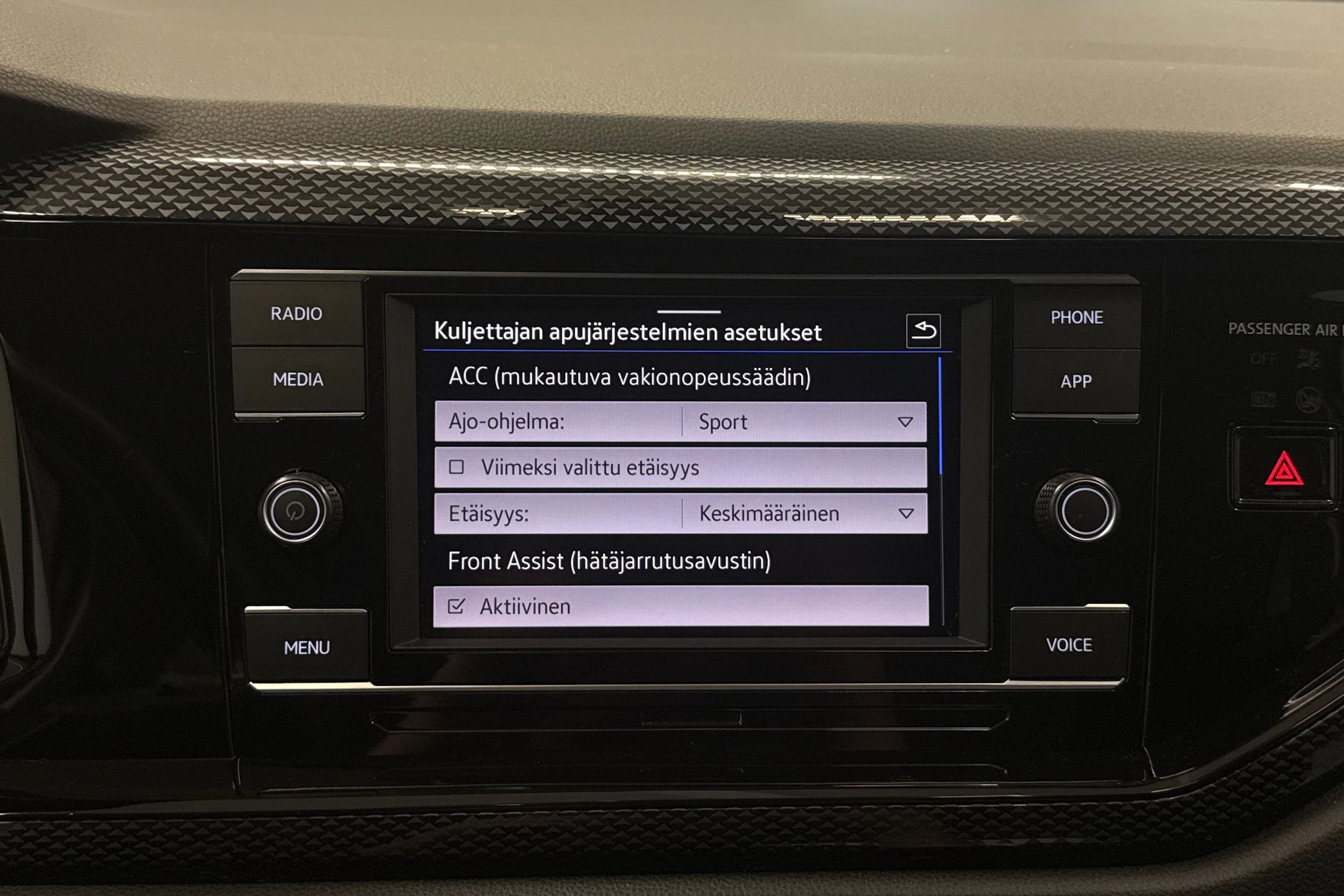 harmaa Volkswagen Taigo 2024 kuva 16.
