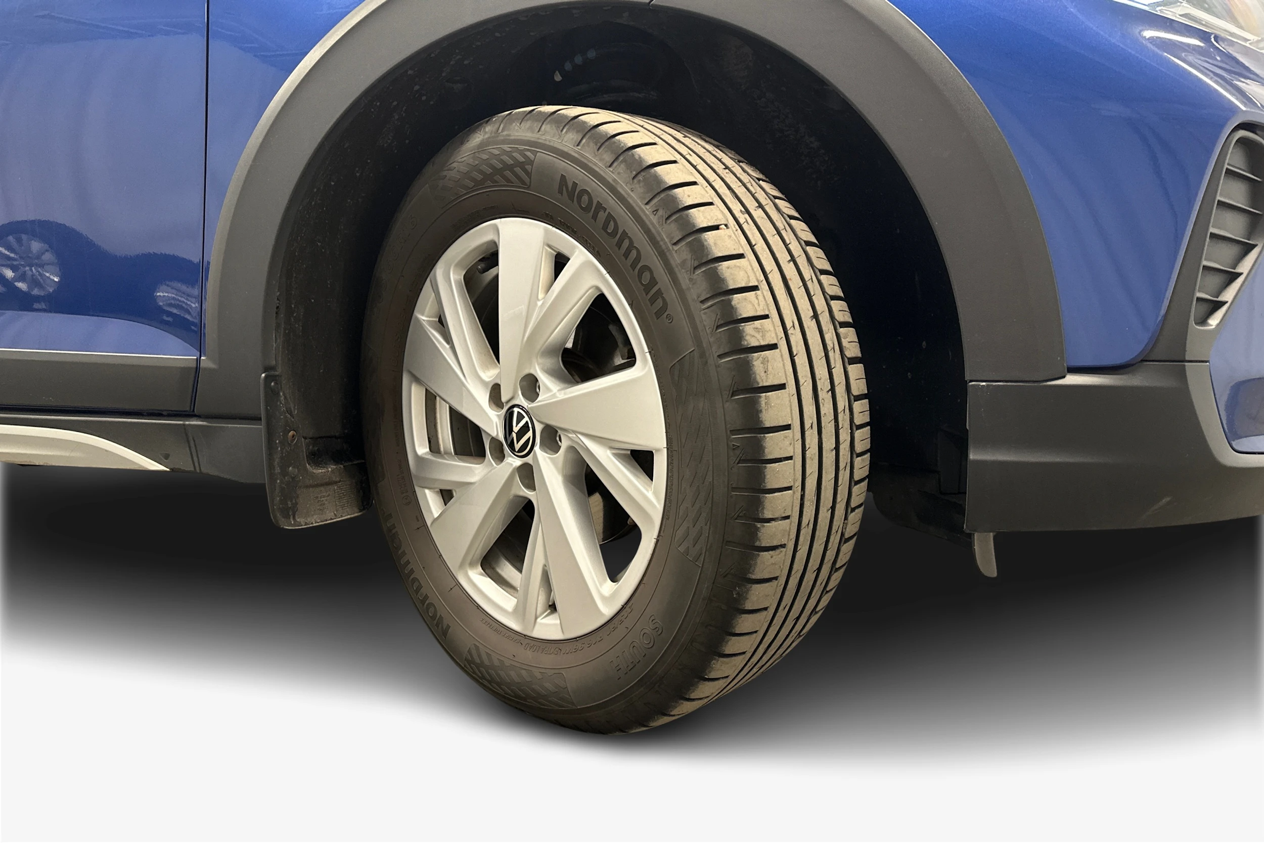 sininen Volkswagen Taigo 2024 kuva 9.