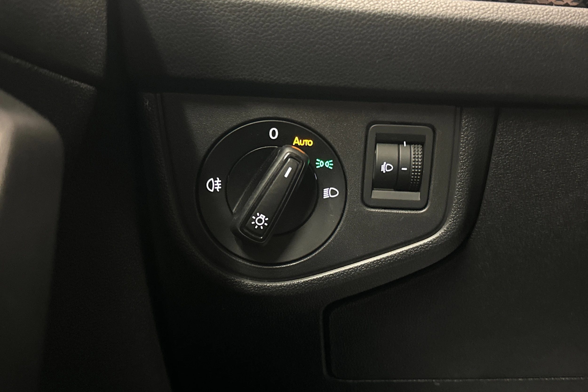 sininen Volkswagen Taigo 2024 kuva 14.