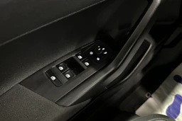 sininen Volkswagen Taigo 2024 kuva 15.
