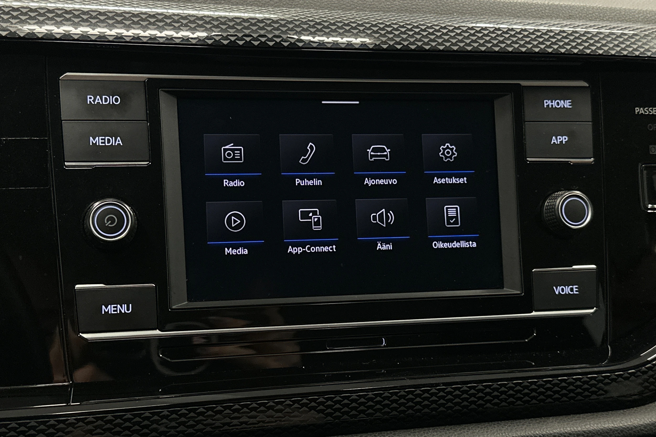 sininen Volkswagen Taigo 2024 kuva 16.