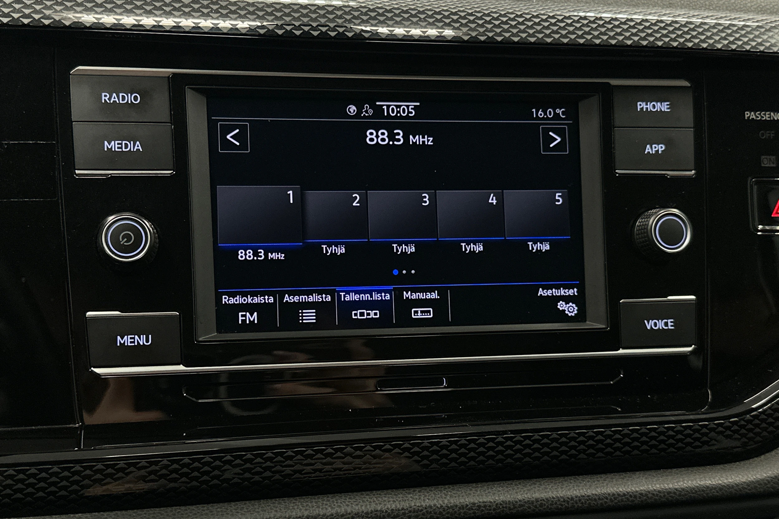 sininen Volkswagen Taigo 2024 kuva 17.
