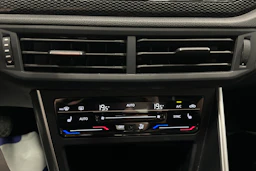 sininen Volkswagen Taigo 2024 kuva 23.