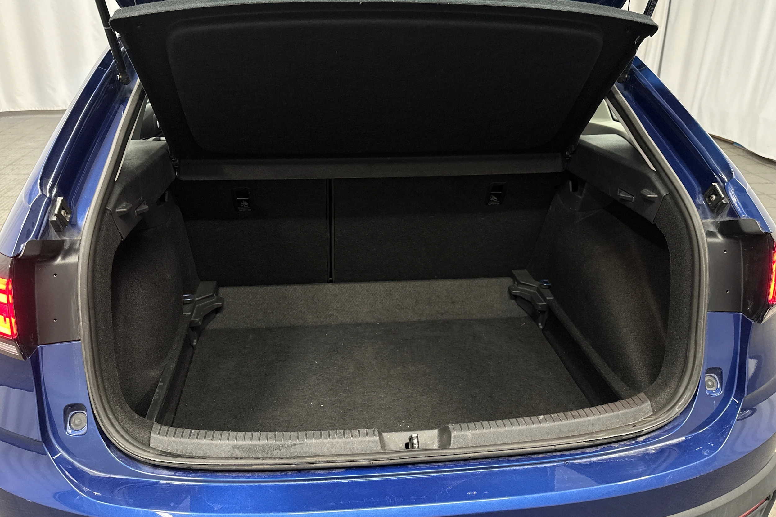 sininen Volkswagen Taigo 2024 kuva 25.
