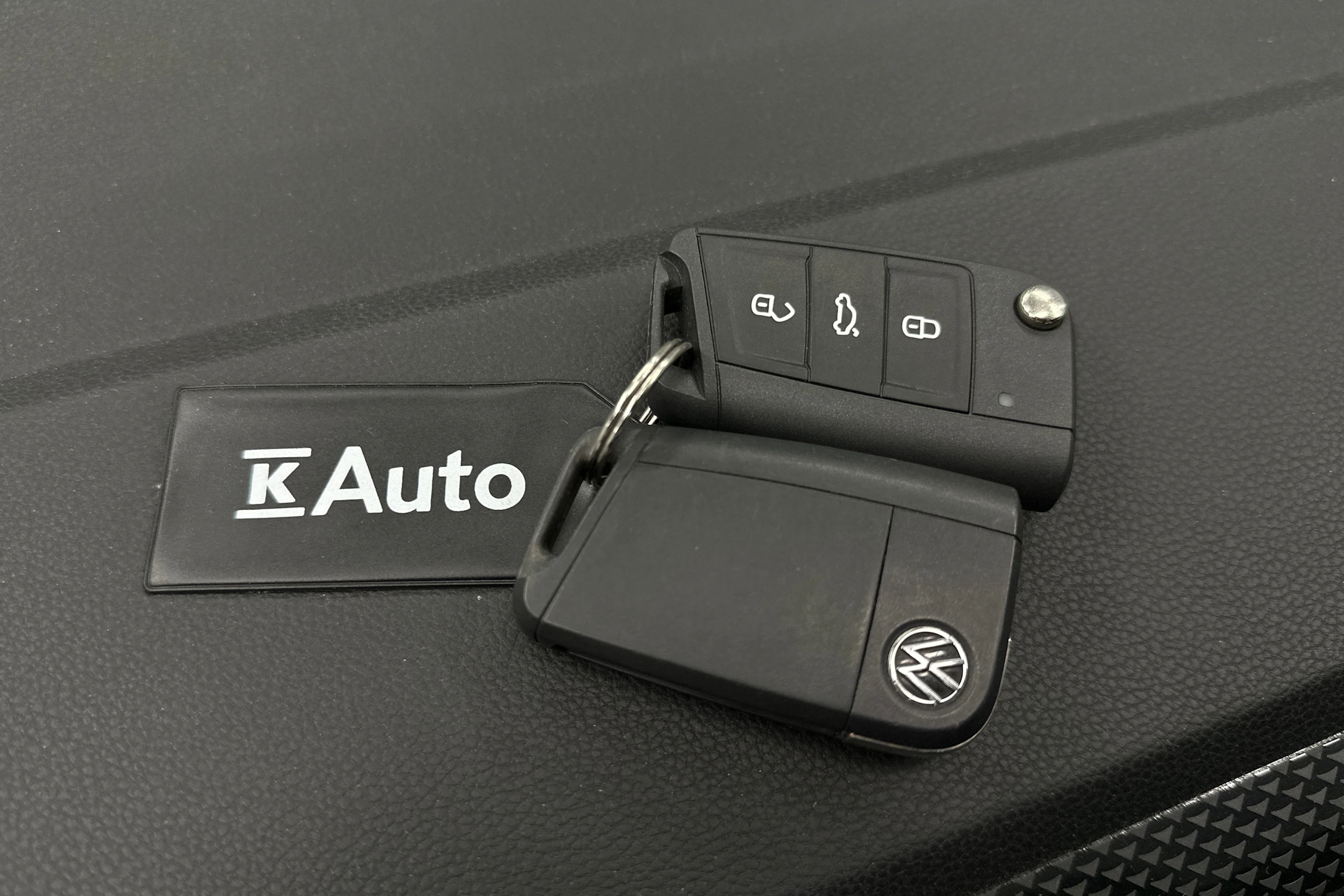 sininen Volkswagen Taigo 2024 kuva 26.