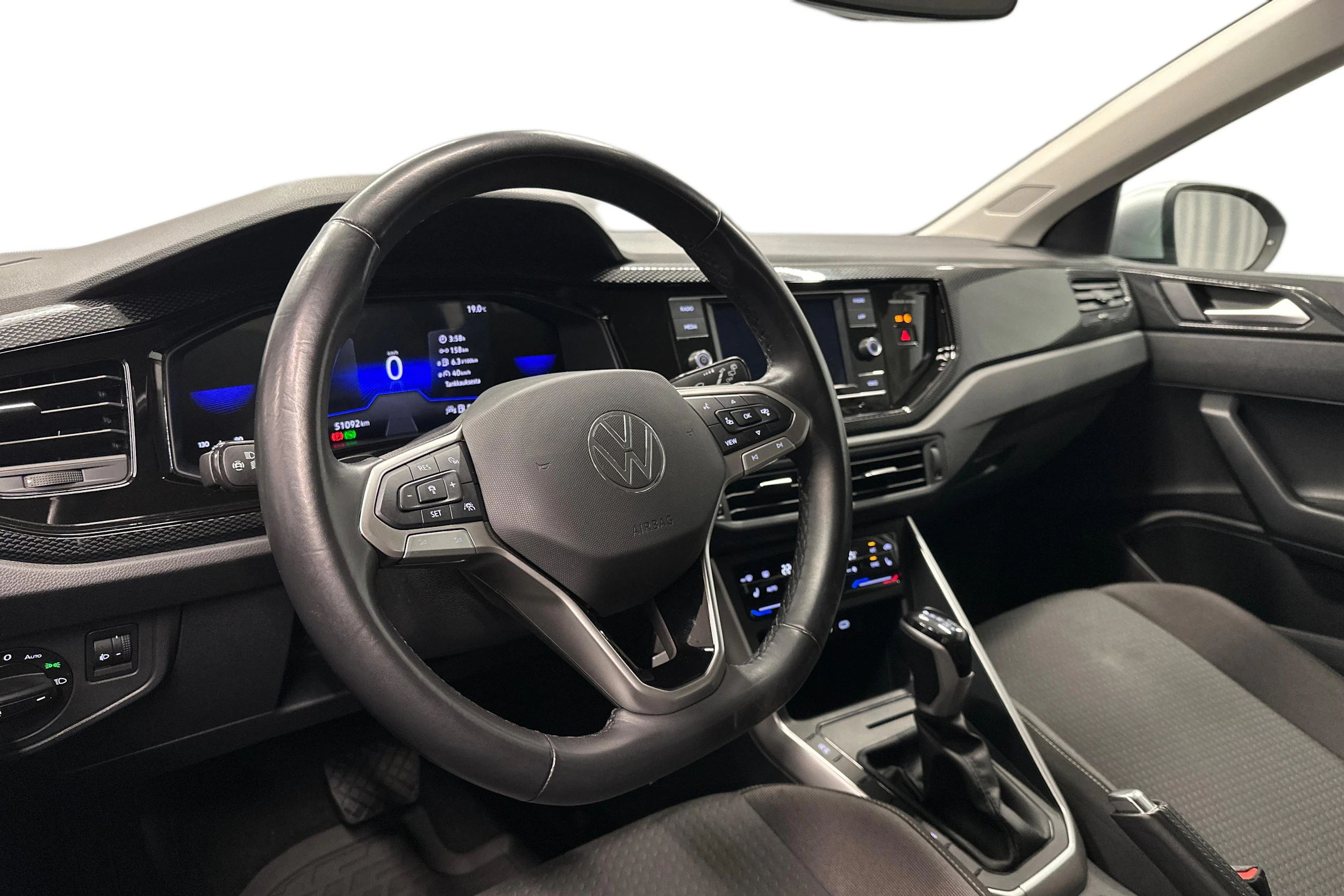 harmaa Volkswagen Taigo 2024 kuva 6.