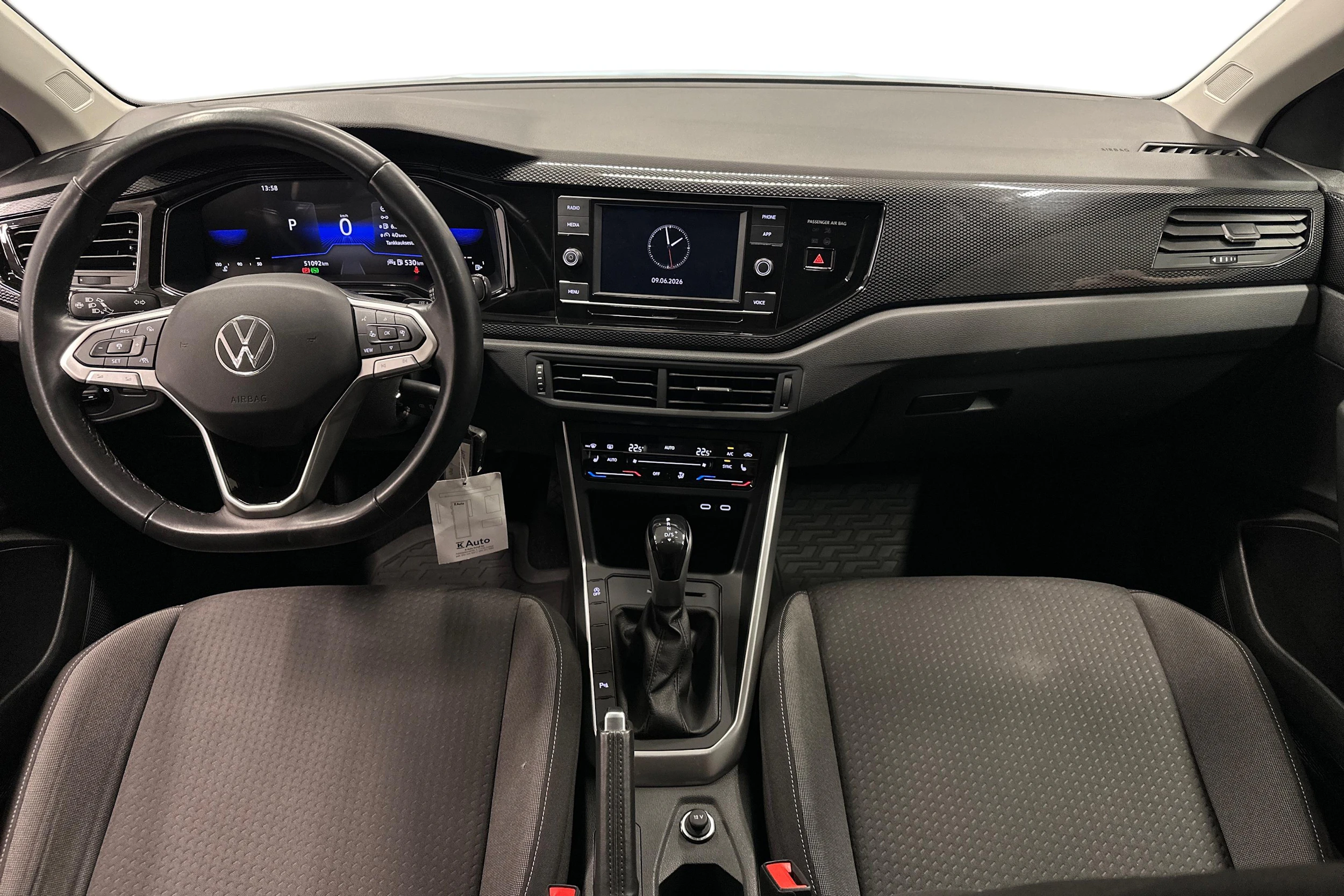 harmaa Volkswagen Taigo 2024 kuva 7.