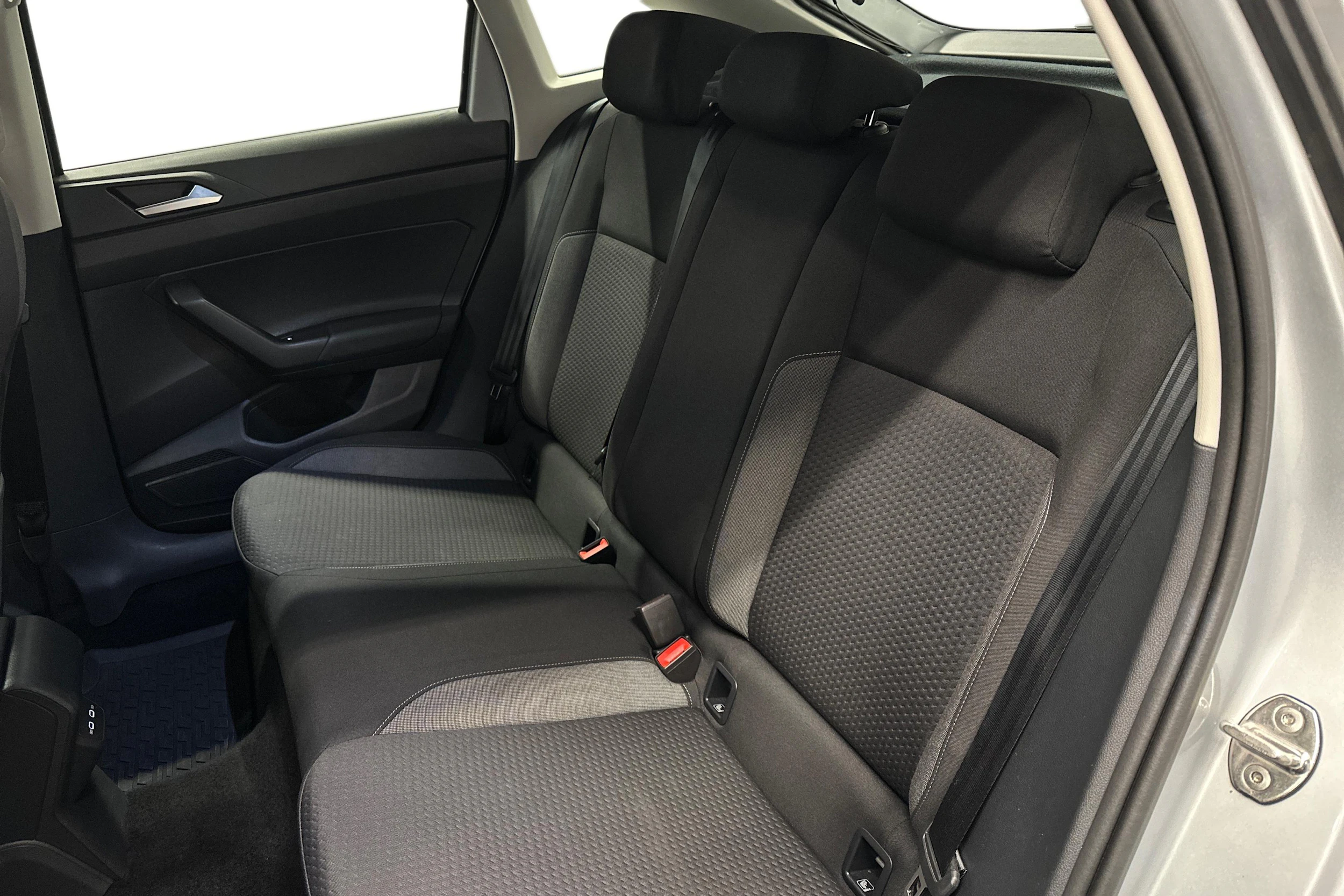 harmaa Volkswagen Taigo 2024 kuva 8.
