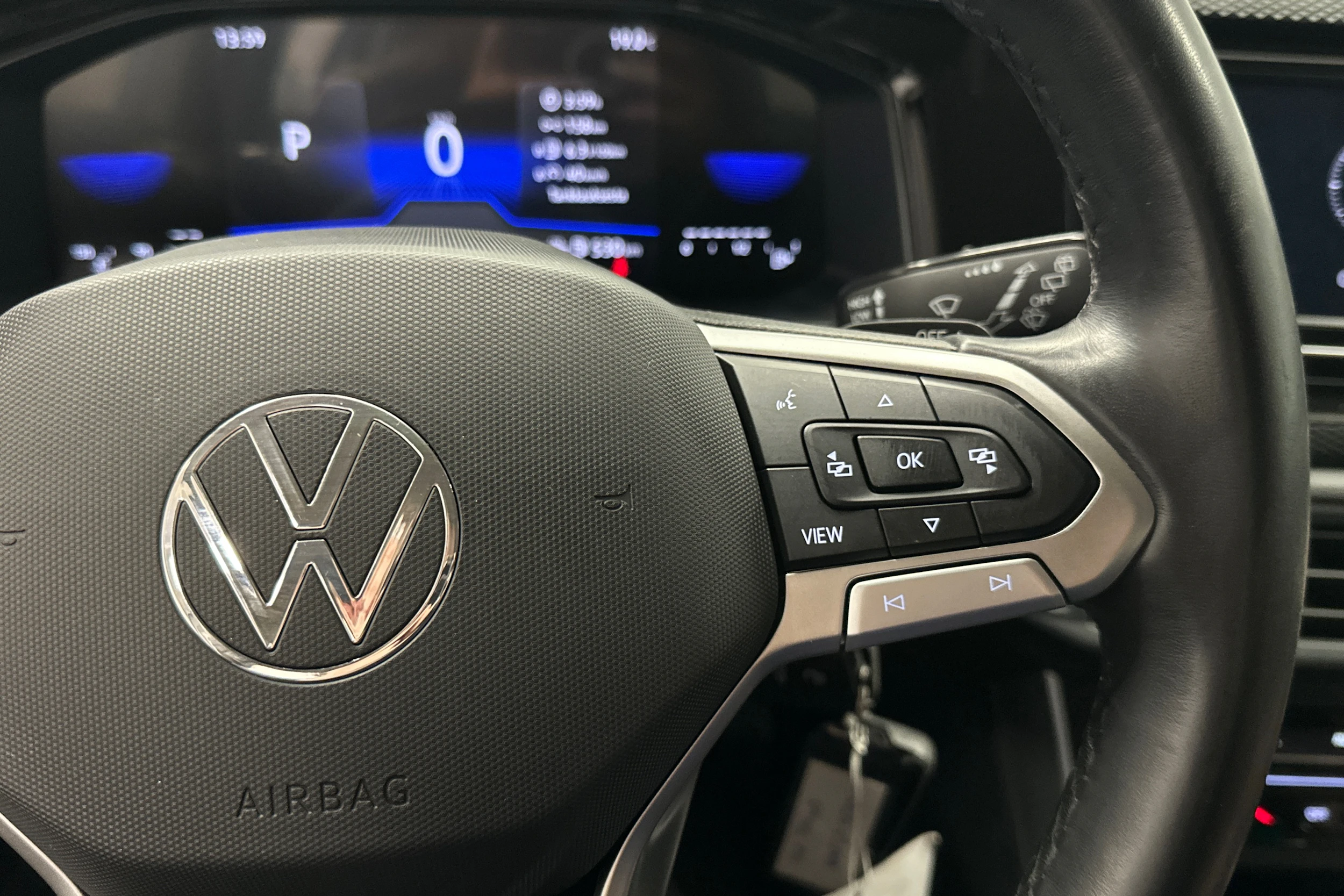 harmaa Volkswagen Taigo 2024 kuva 12.
