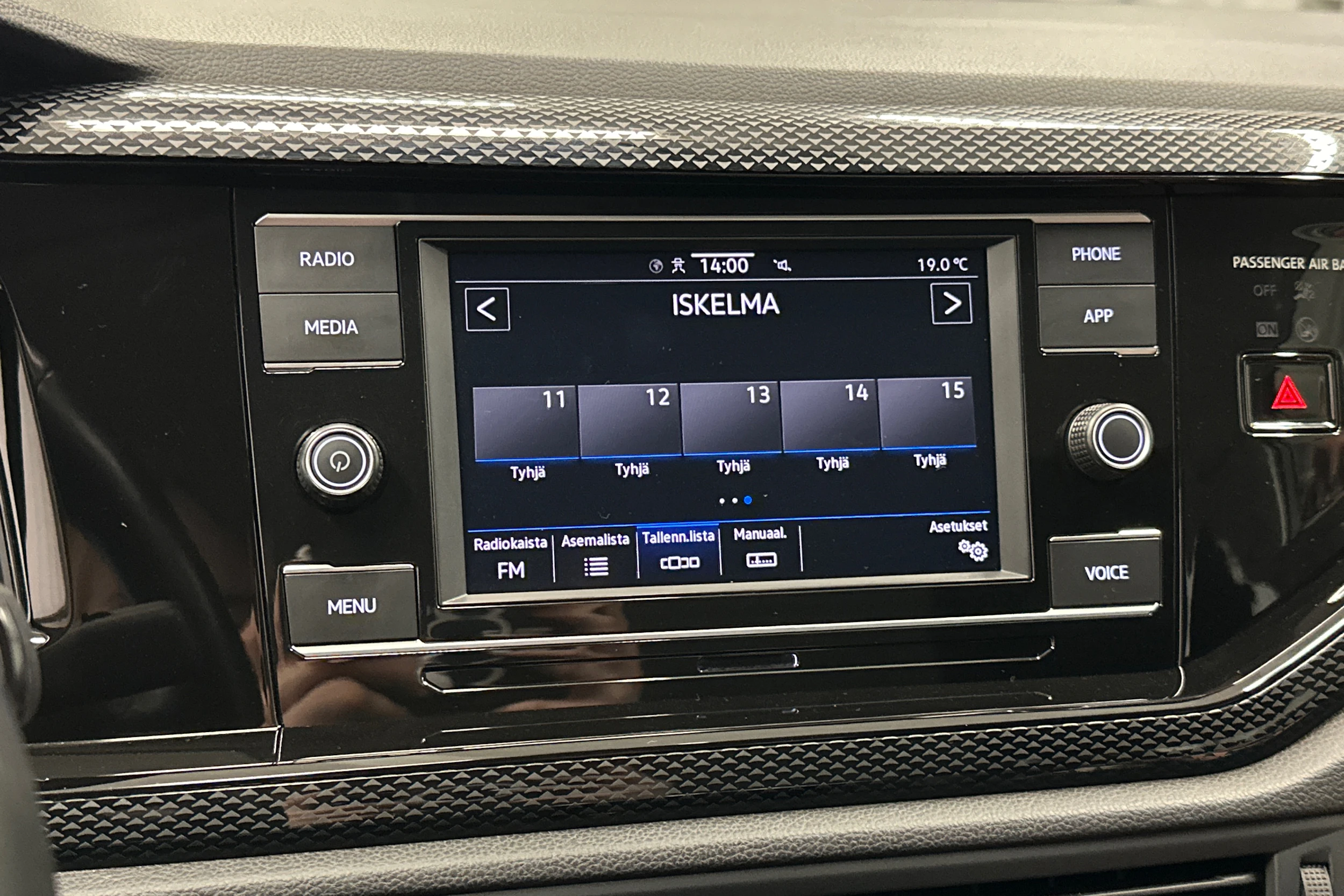 harmaa Volkswagen Taigo 2024 kuva 18.