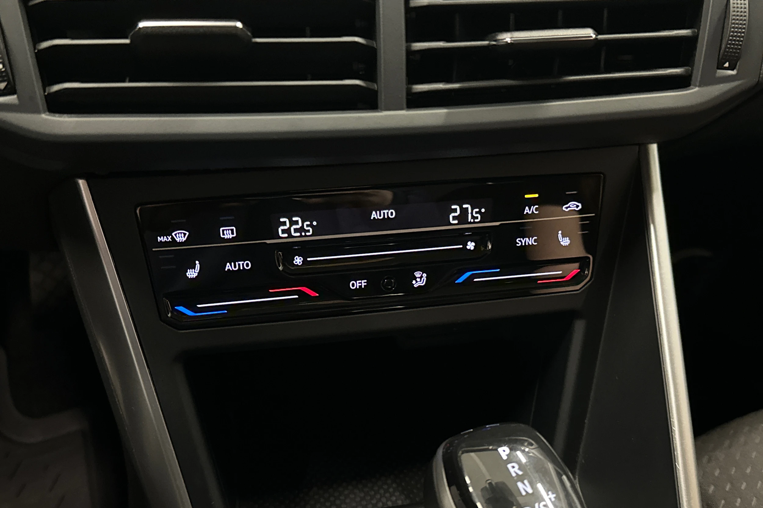 harmaa Volkswagen Taigo 2024 kuva 24.