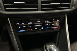 harmaa Volkswagen Taigo 2024 kuva 24.