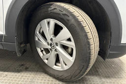 harmaa Volkswagen Taigo 2024 kuva 10.