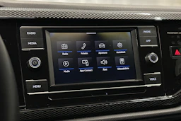 harmaa Volkswagen Taigo 2024 kuva 16.