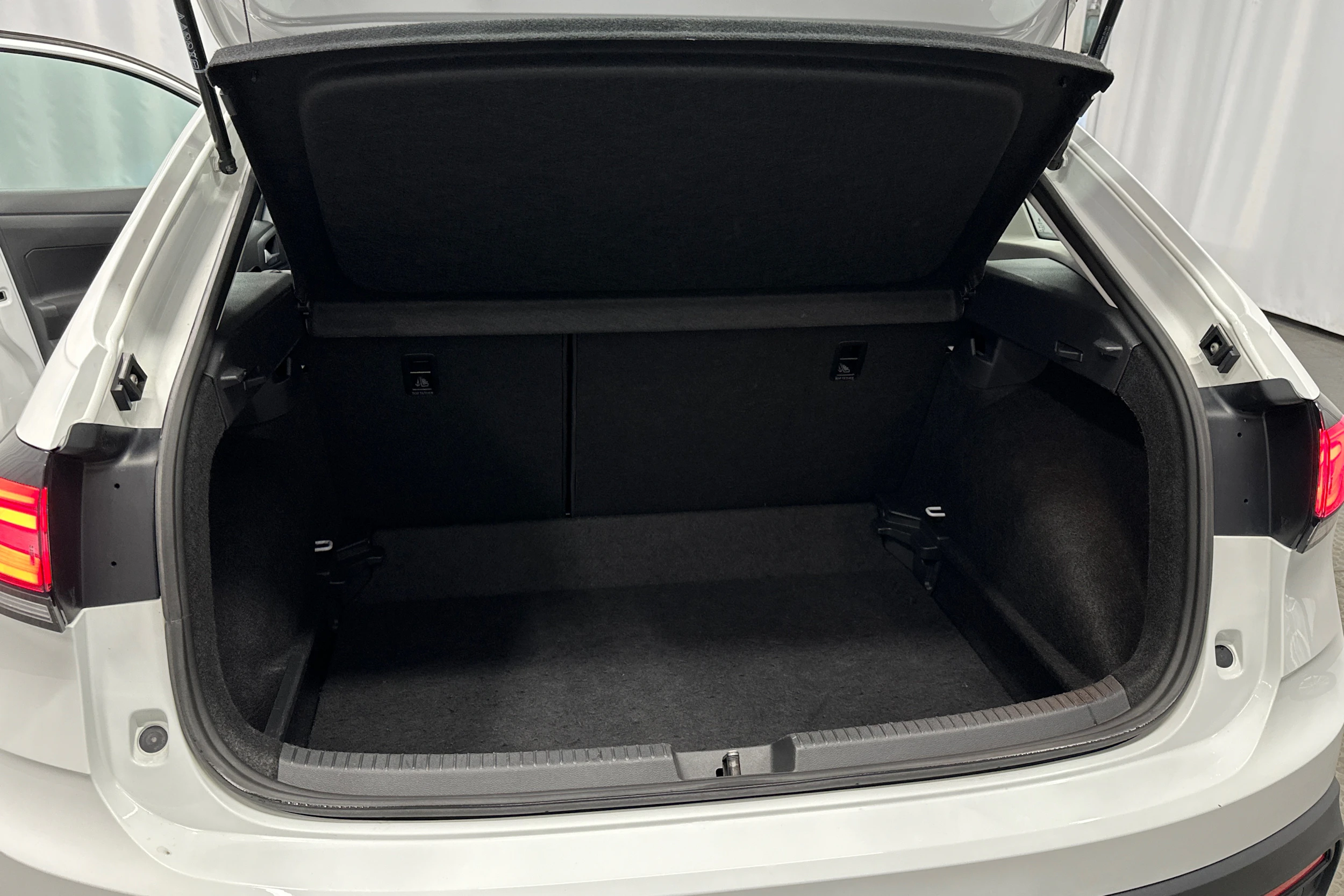 valkoinen Volkswagen Taigo 2024 kuva 26.