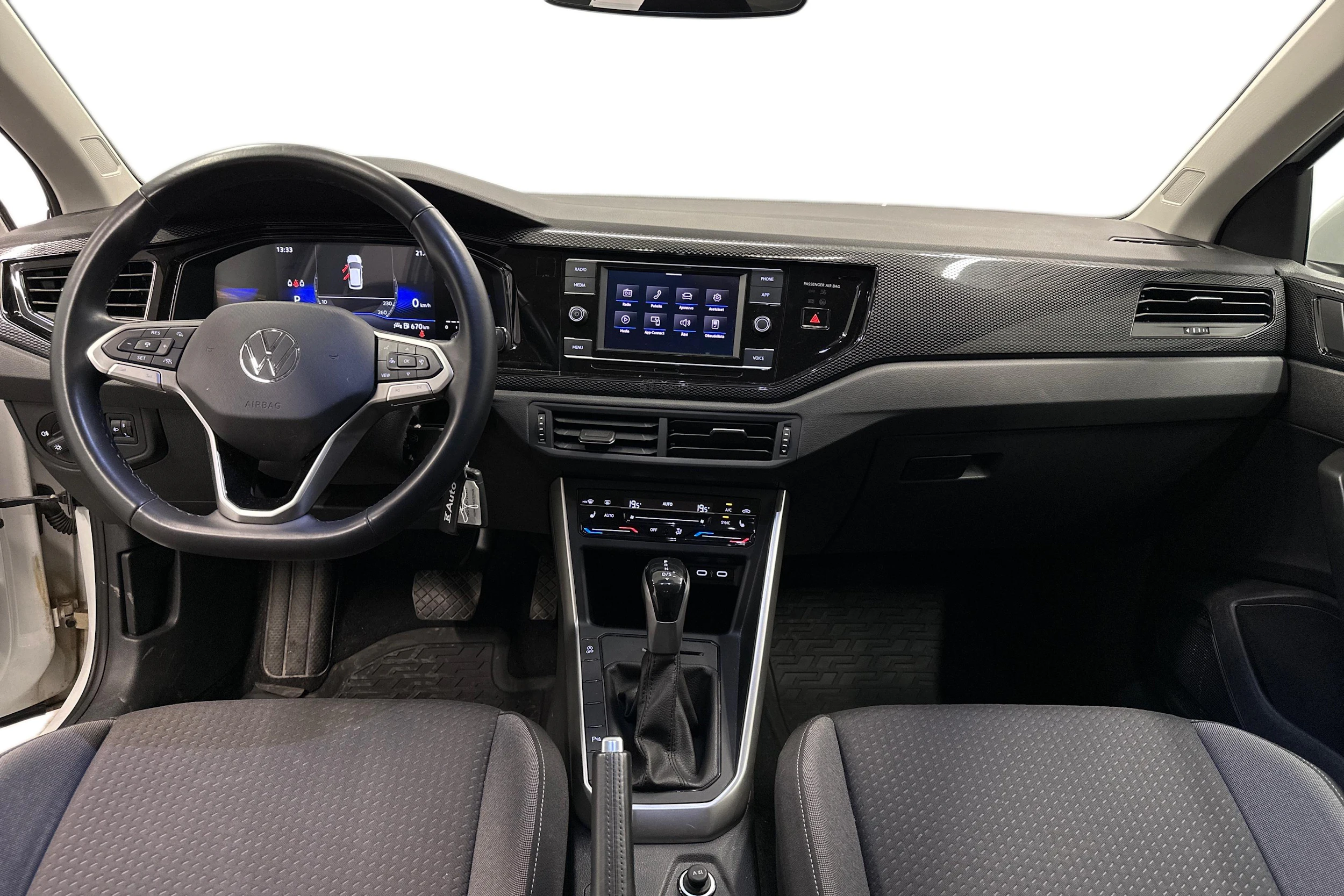 valkoinen Volkswagen Taigo 2024 kuva 7.