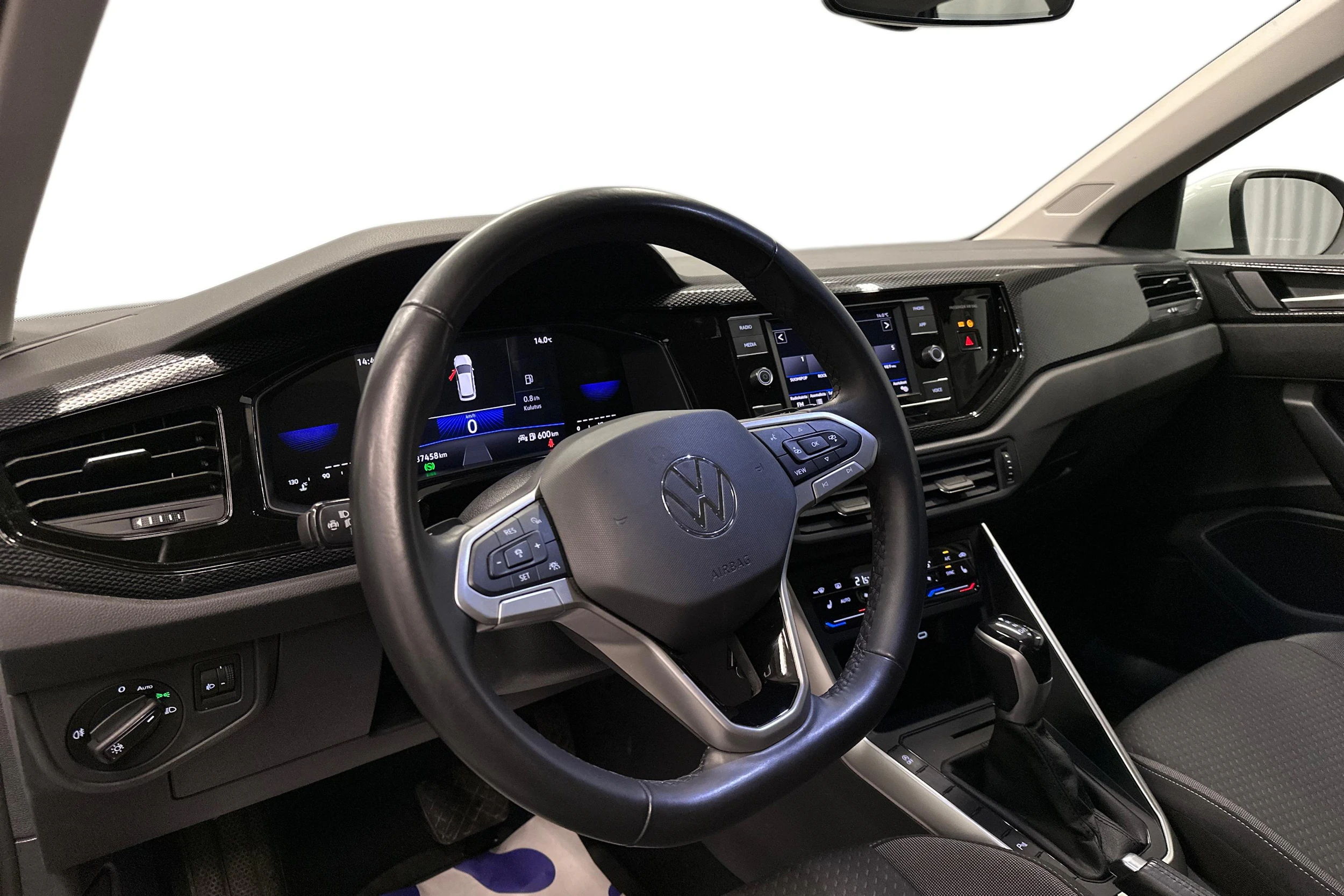 valkoinen Volkswagen Taigo 2024 kuva 6.