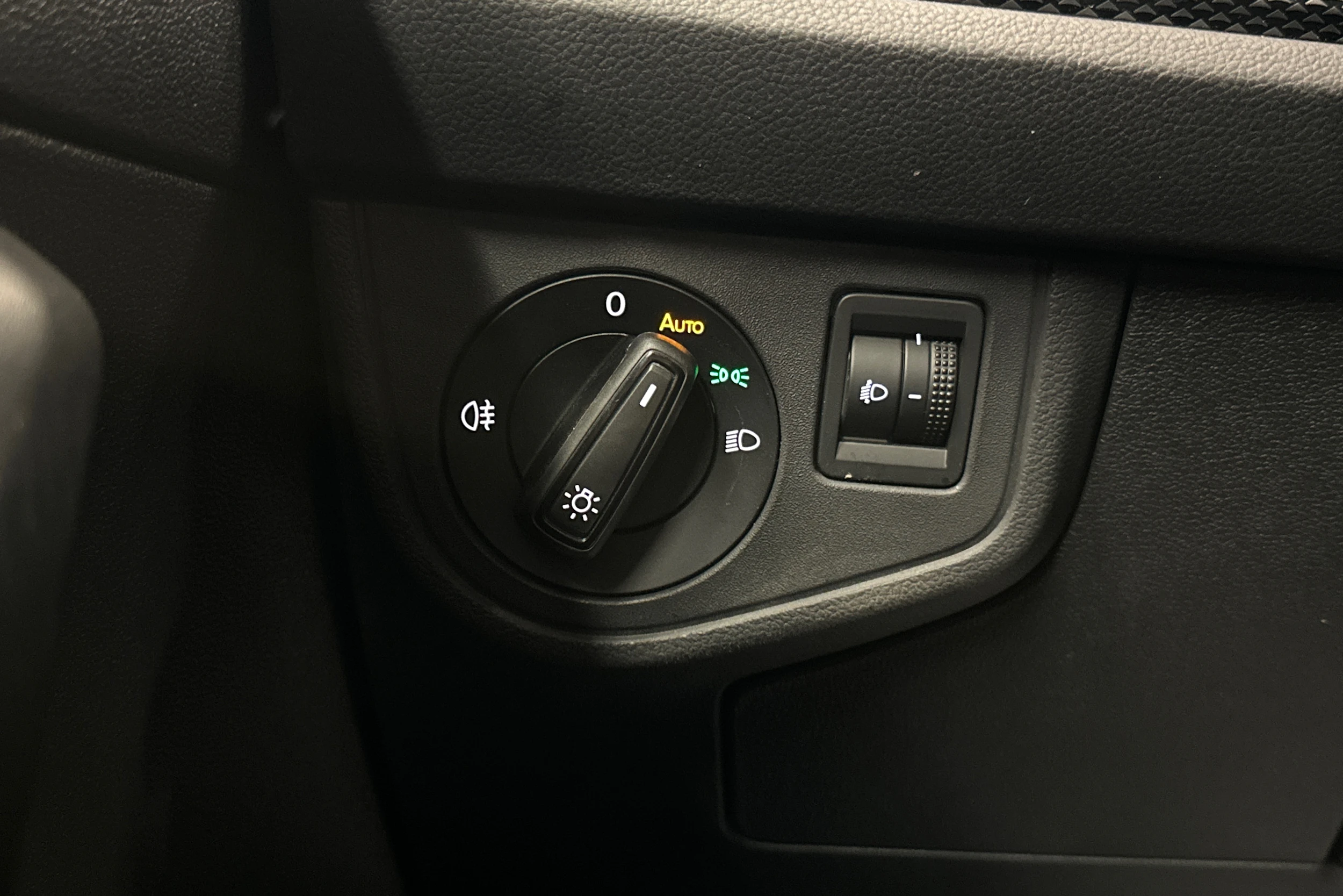 valkoinen Volkswagen Taigo 2024 kuva 14.