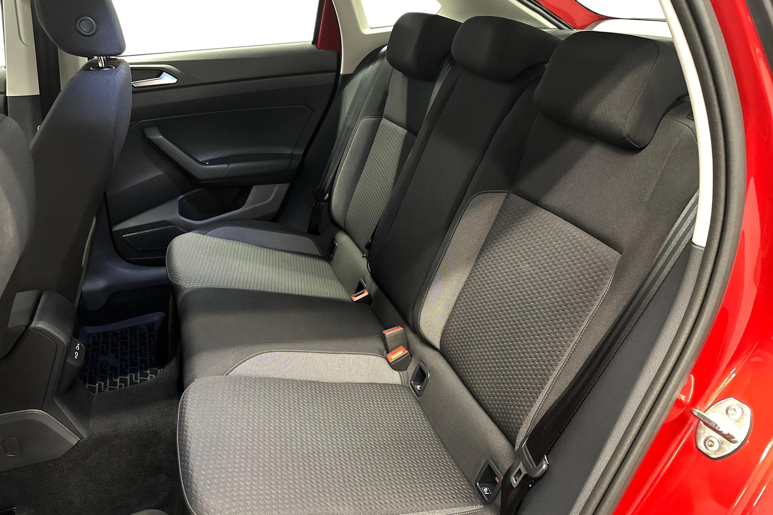 punainen Volkswagen Taigo 2024 kuva 8.