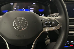 punainen Volkswagen Taigo 2024 kuva 12.
