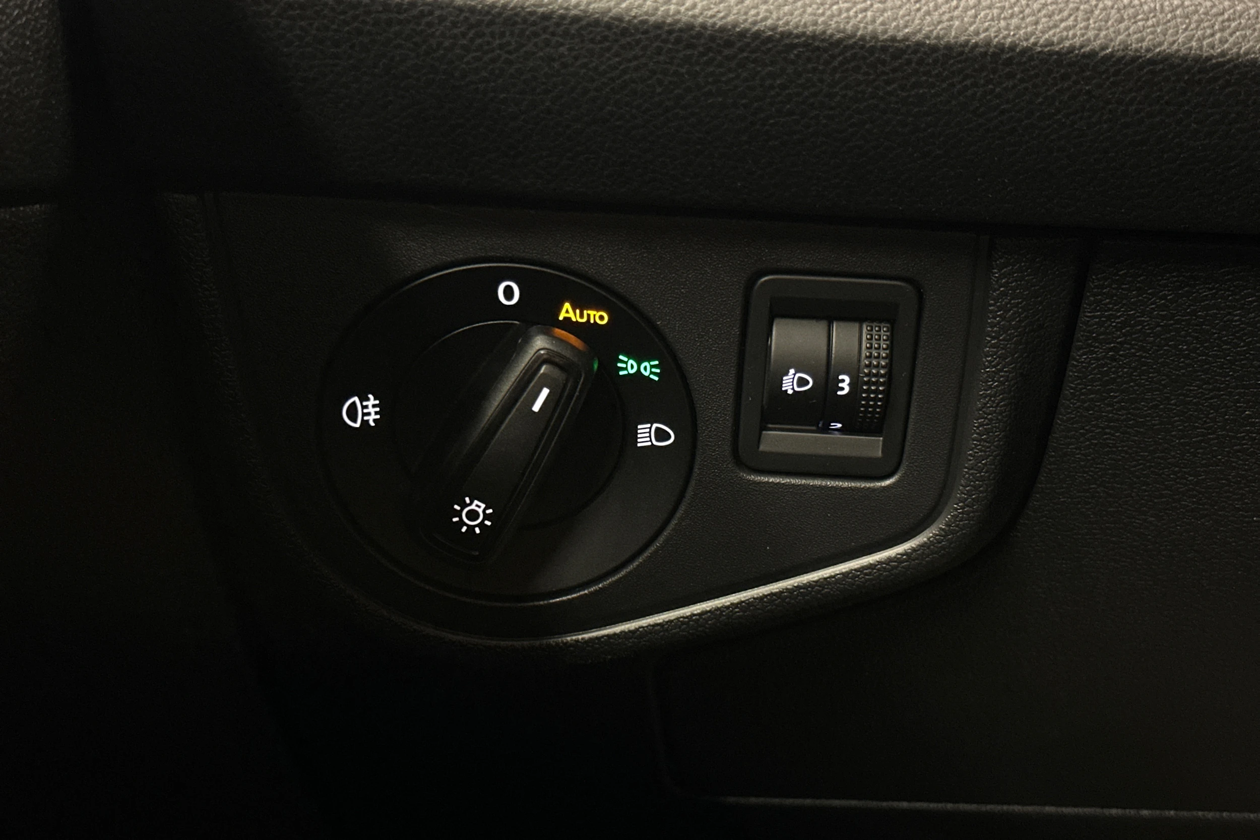 punainen Volkswagen Taigo 2024 kuva 14.