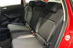 punainen Volkswagen Taigo 2024 kuva 8.