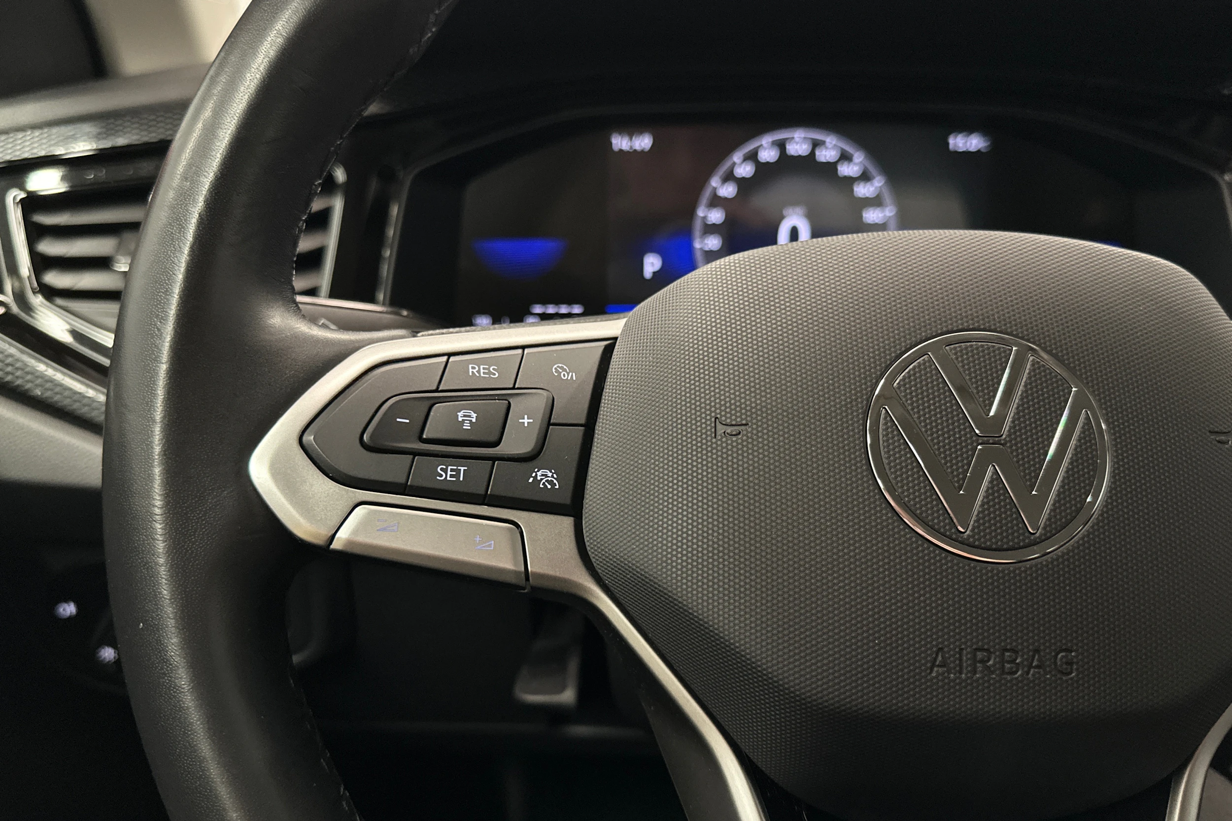 punainen Volkswagen Taigo 2024 kuva 11.