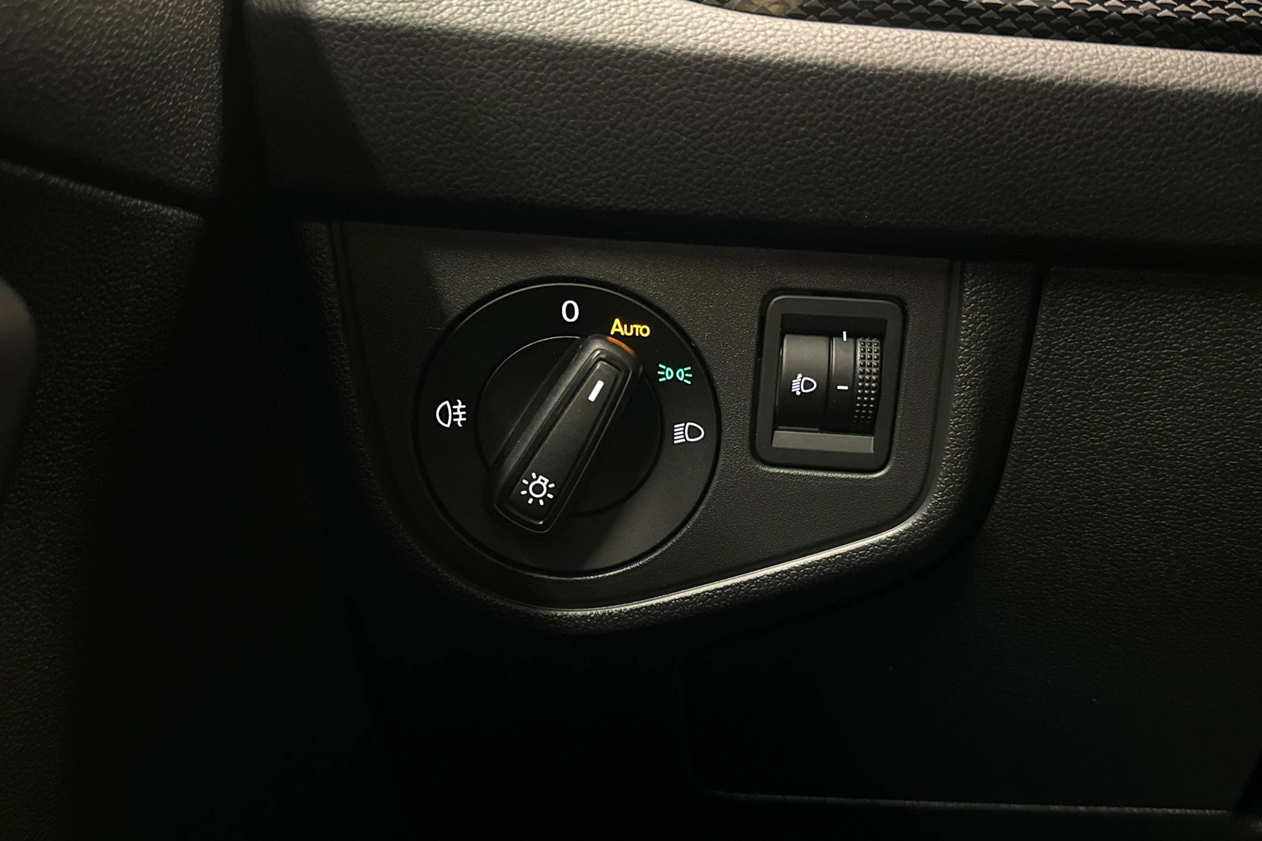 punainen Volkswagen Taigo 2024 kuva 14.