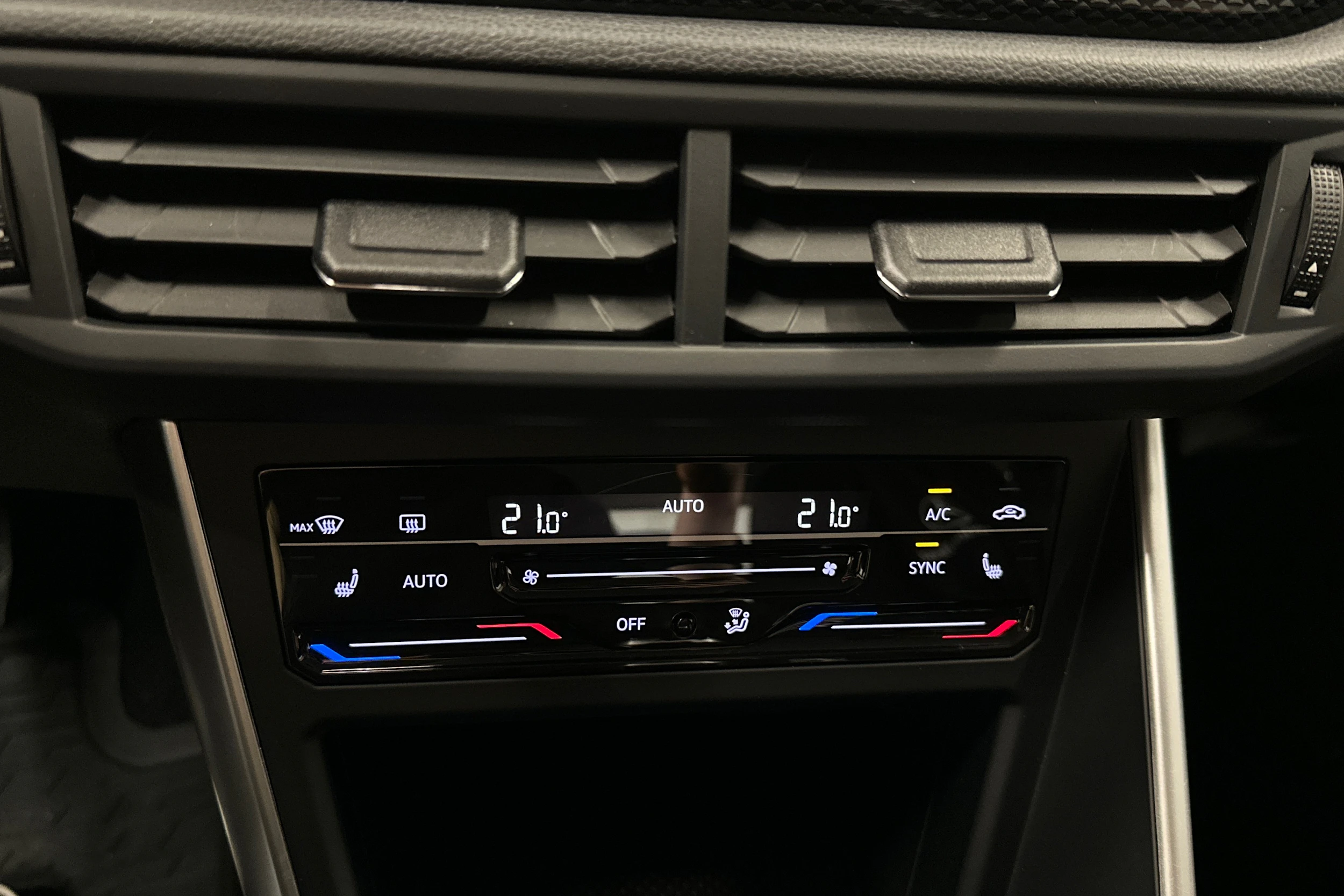 punainen Volkswagen Taigo 2024 kuva 22.