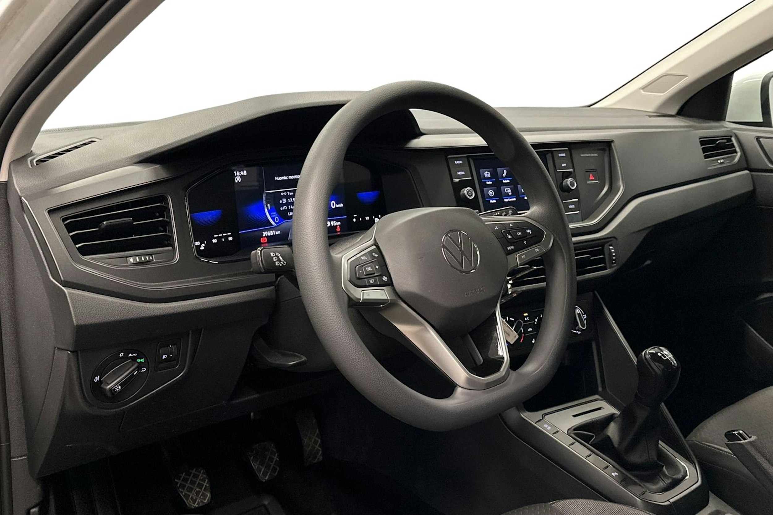 valkoinen Volkswagen Taigo 2024 kuva 6.
