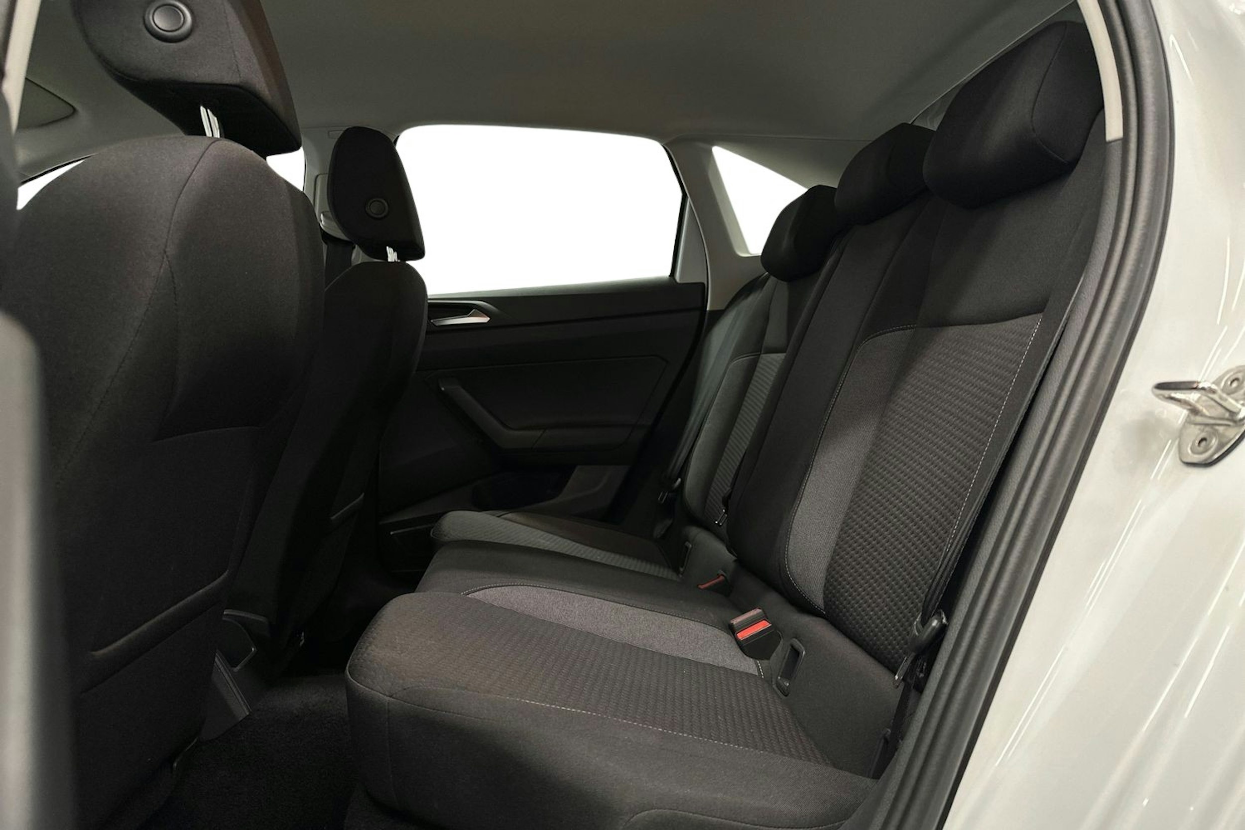 valkoinen Volkswagen Taigo 2024 kuva 8.