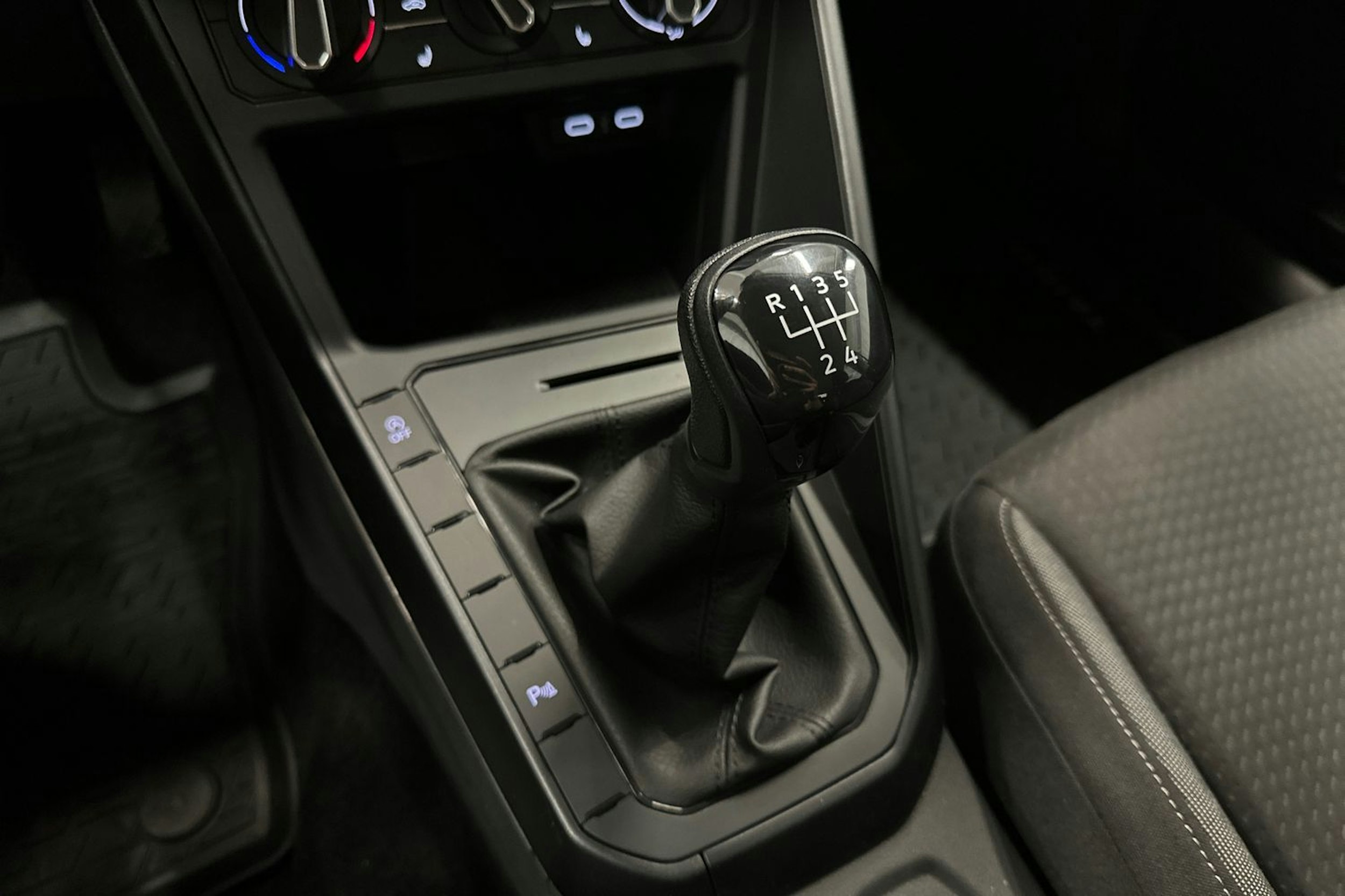 valkoinen Volkswagen Taigo 2024 kuva 17.