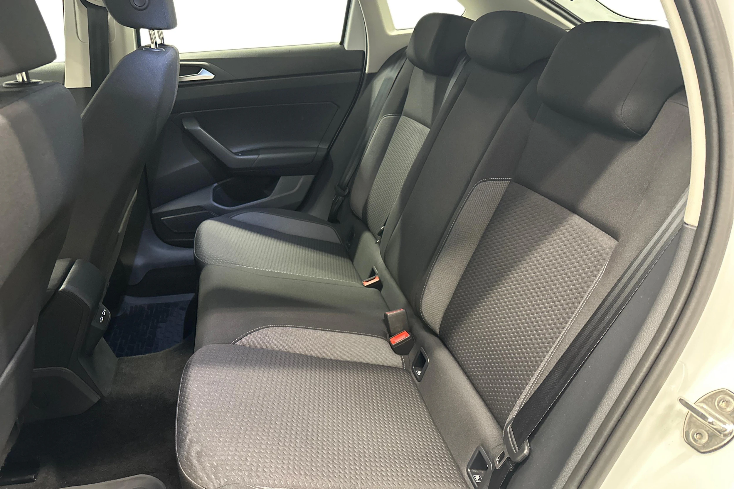 valkoinen Volkswagen Taigo 2024 kuva 8.
