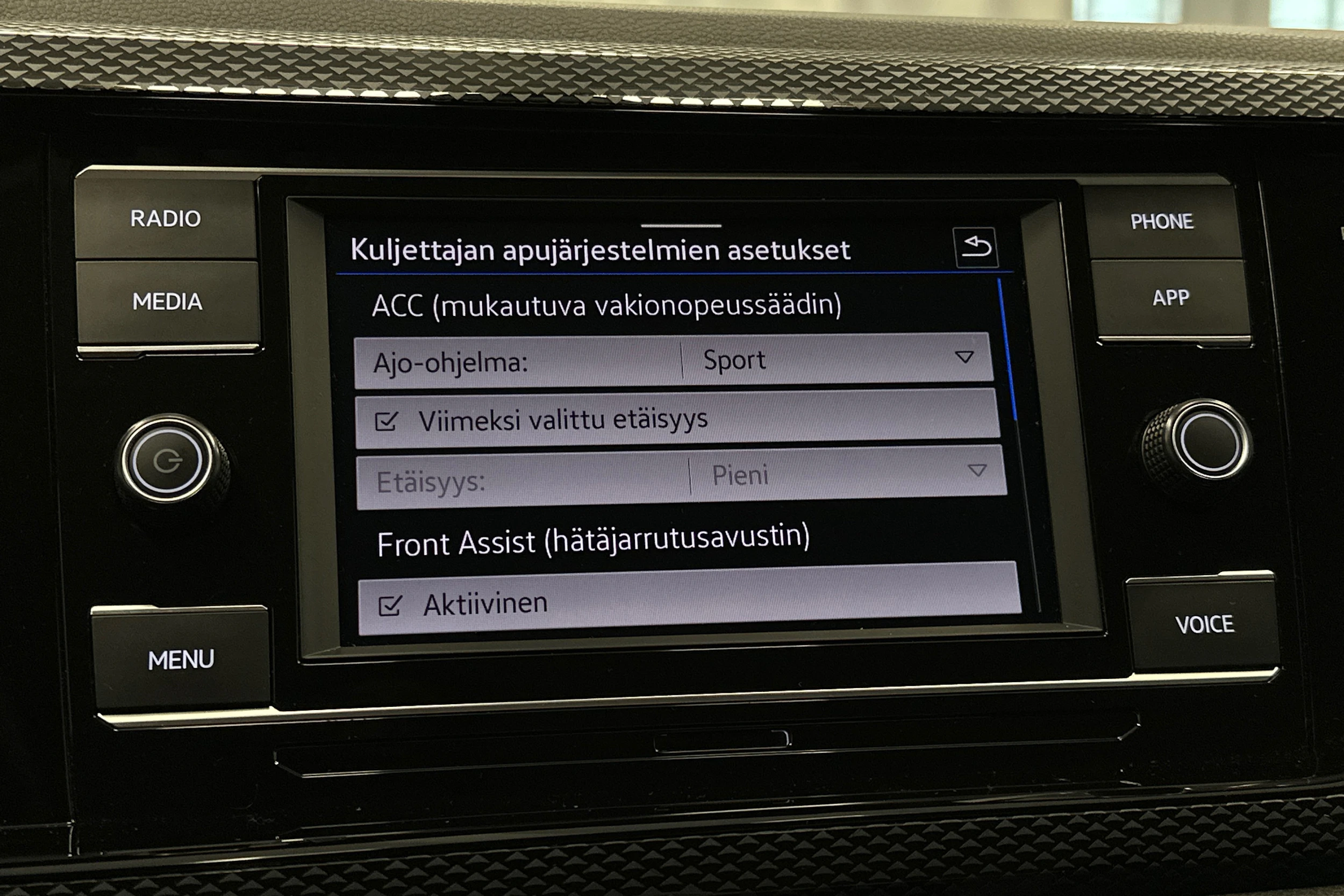 valkoinen Volkswagen Taigo 2024 kuva 17.