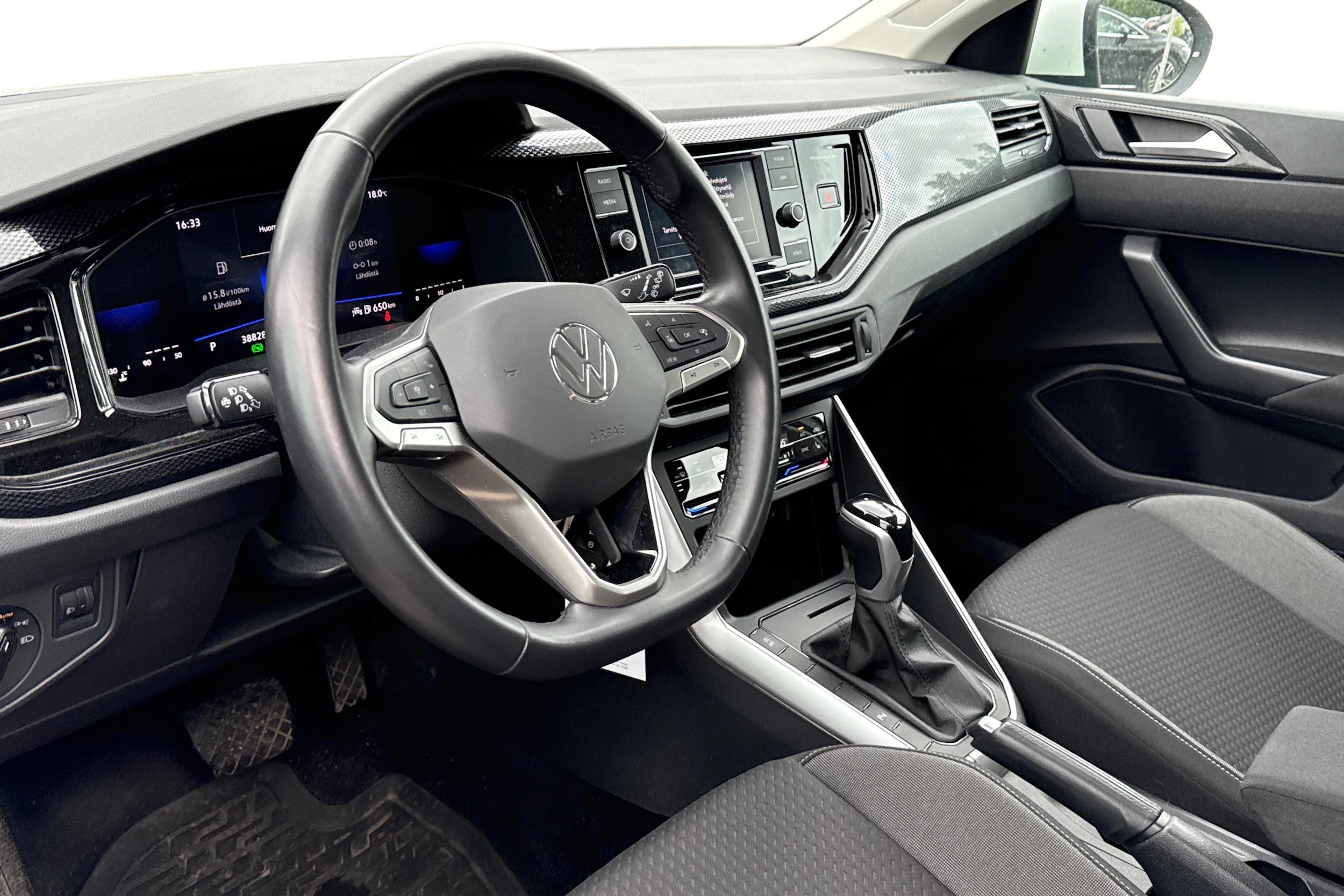 valkoinen Volkswagen Taigo 2024 kuva 3.