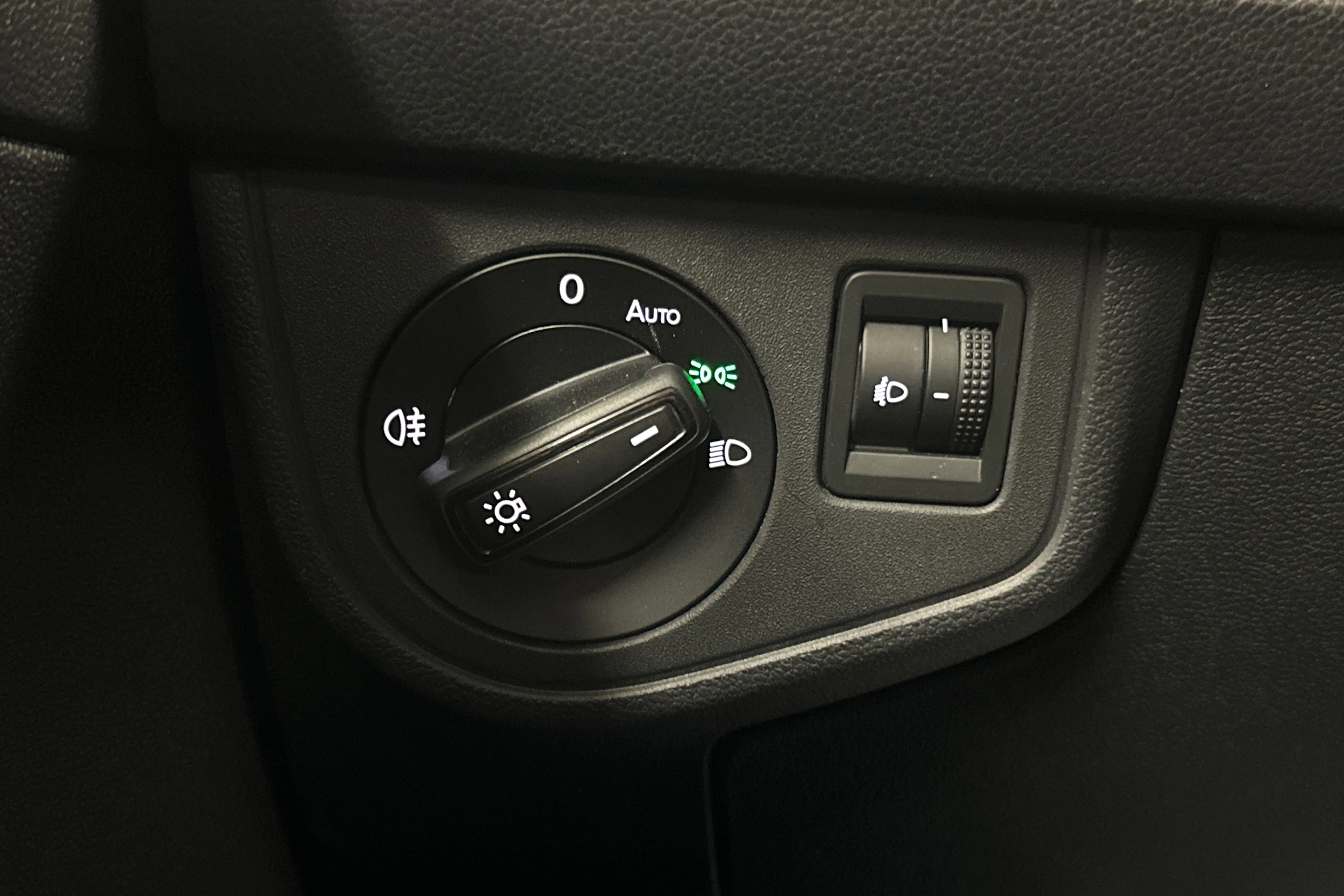 valkoinen Volkswagen Taigo 2024 kuva 14.