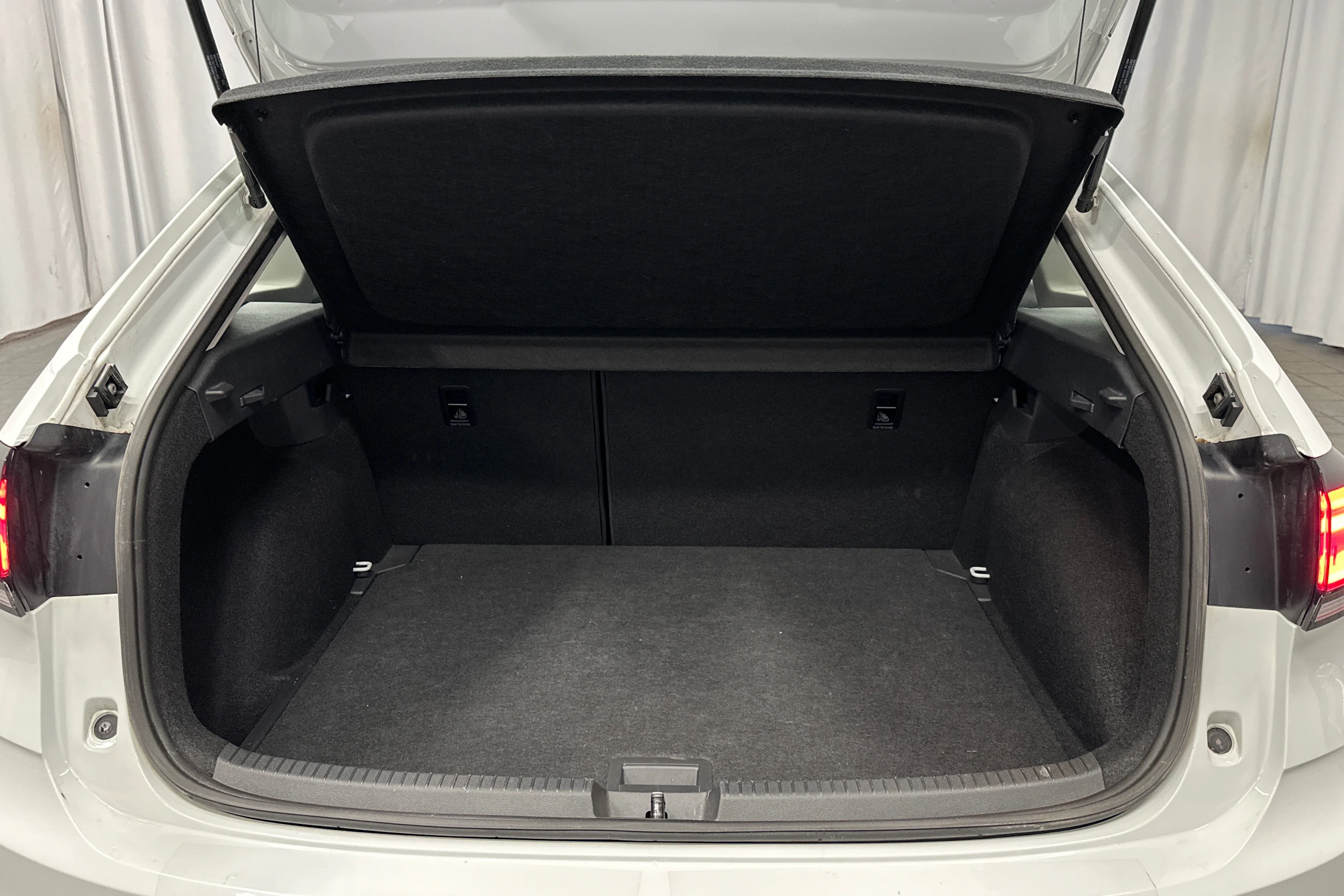 valkoinen Volkswagen Taigo 2024 kuva 26.