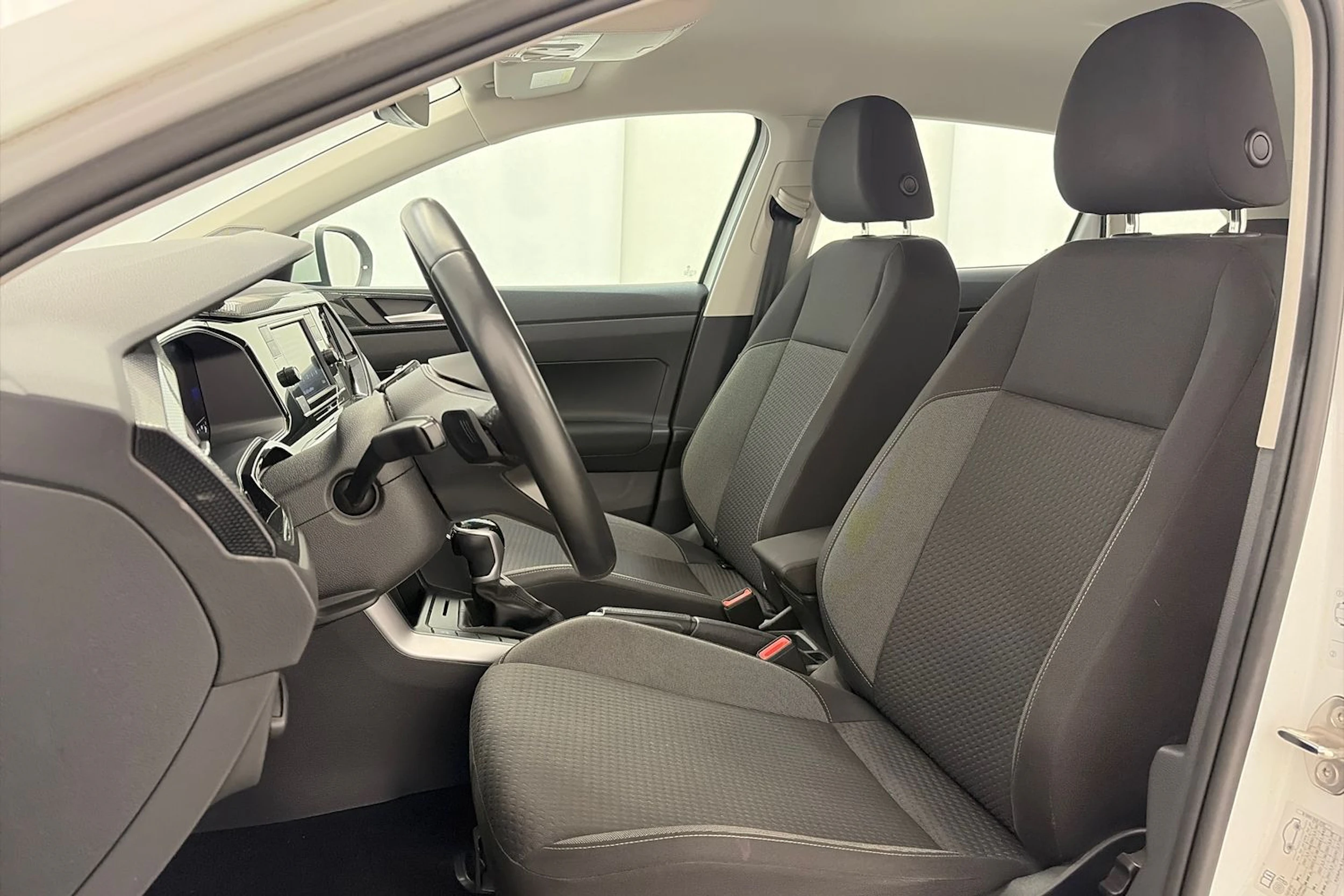 valkoinen Volkswagen Taigo 2024 kuva 12.