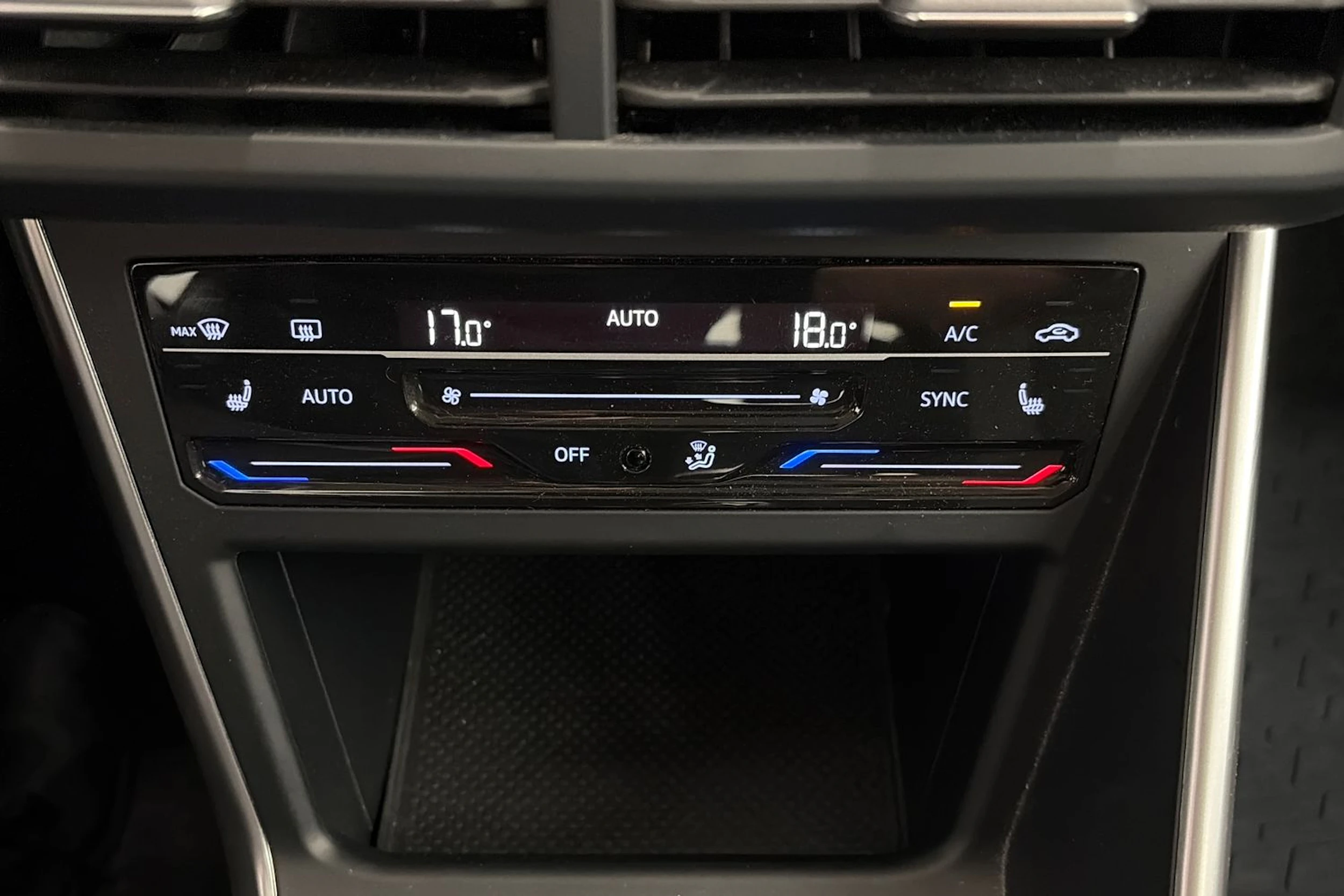 valkoinen Volkswagen Taigo 2024 kuva 21.