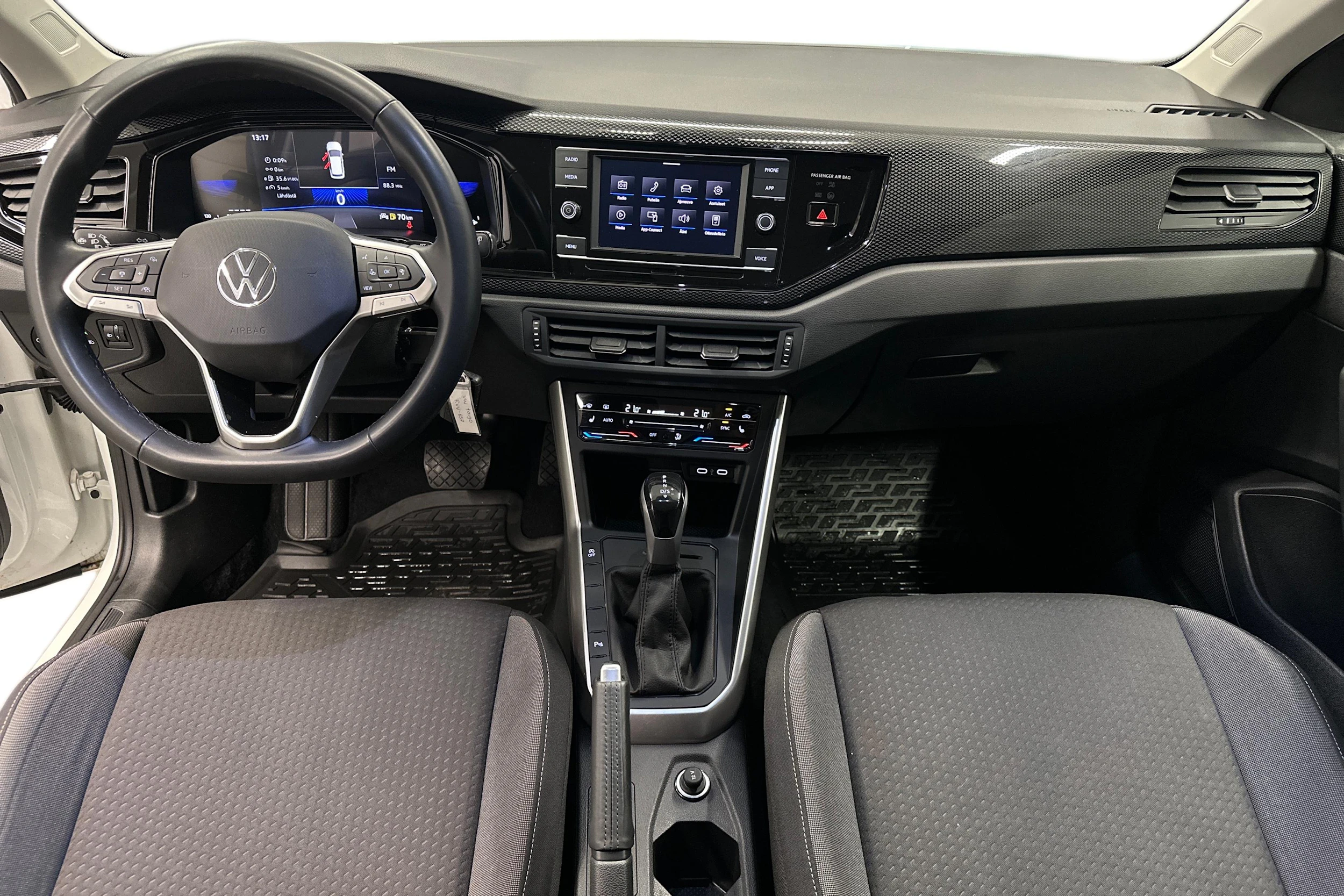 valkoinen Volkswagen Taigo 2024 kuva 7.