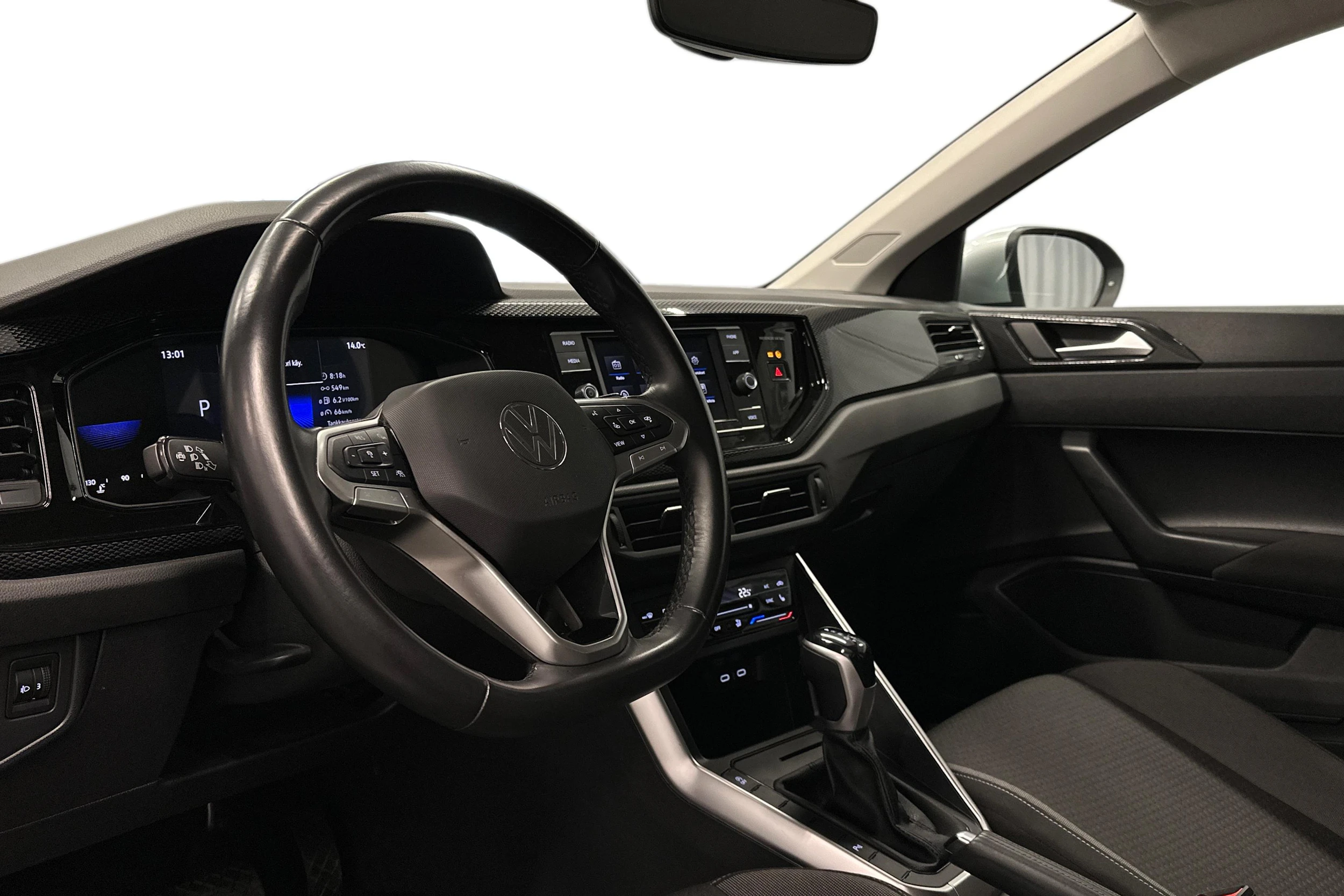 harmaa Volkswagen Taigo 2024 kuva 8.