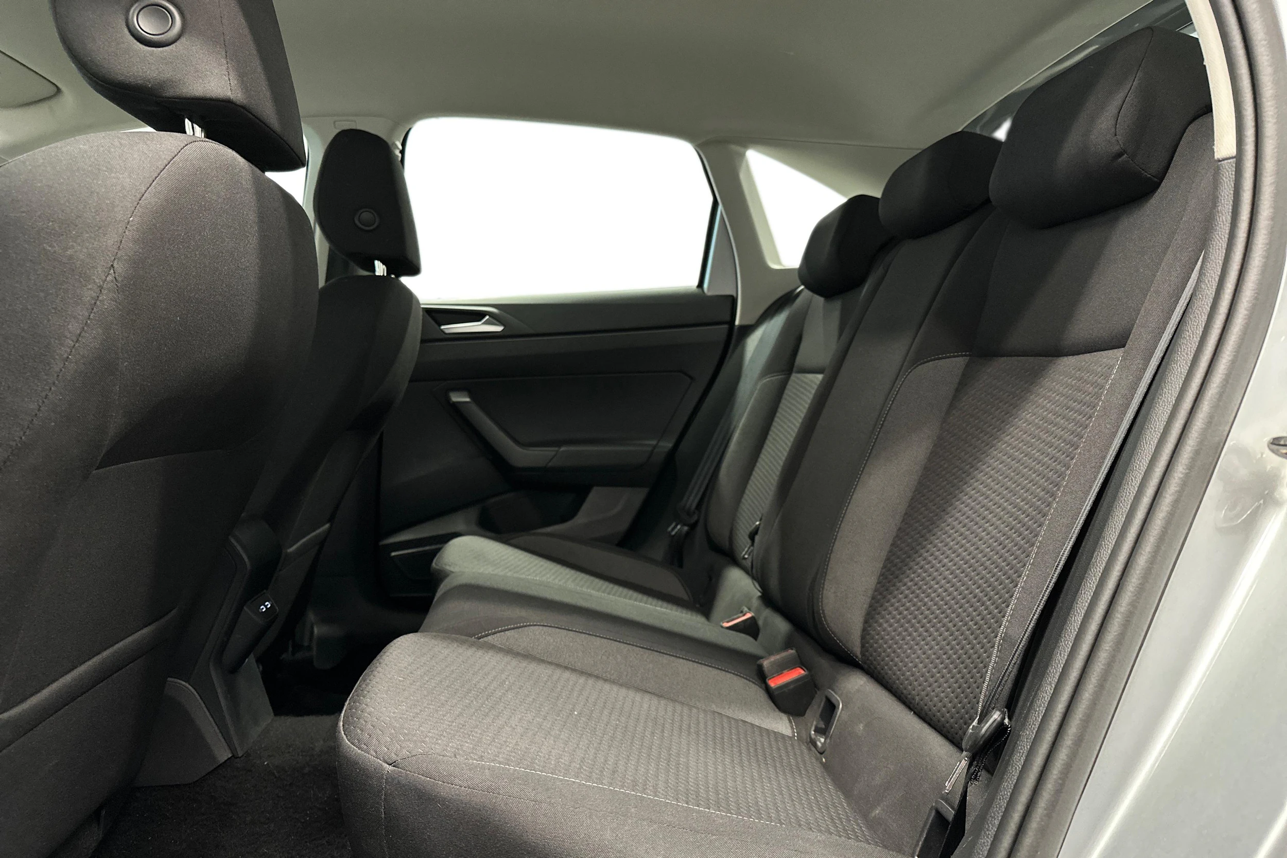 harmaa Volkswagen Taigo 2024 kuva 11.