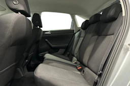 harmaa Volkswagen Taigo 2024 kuva 11.