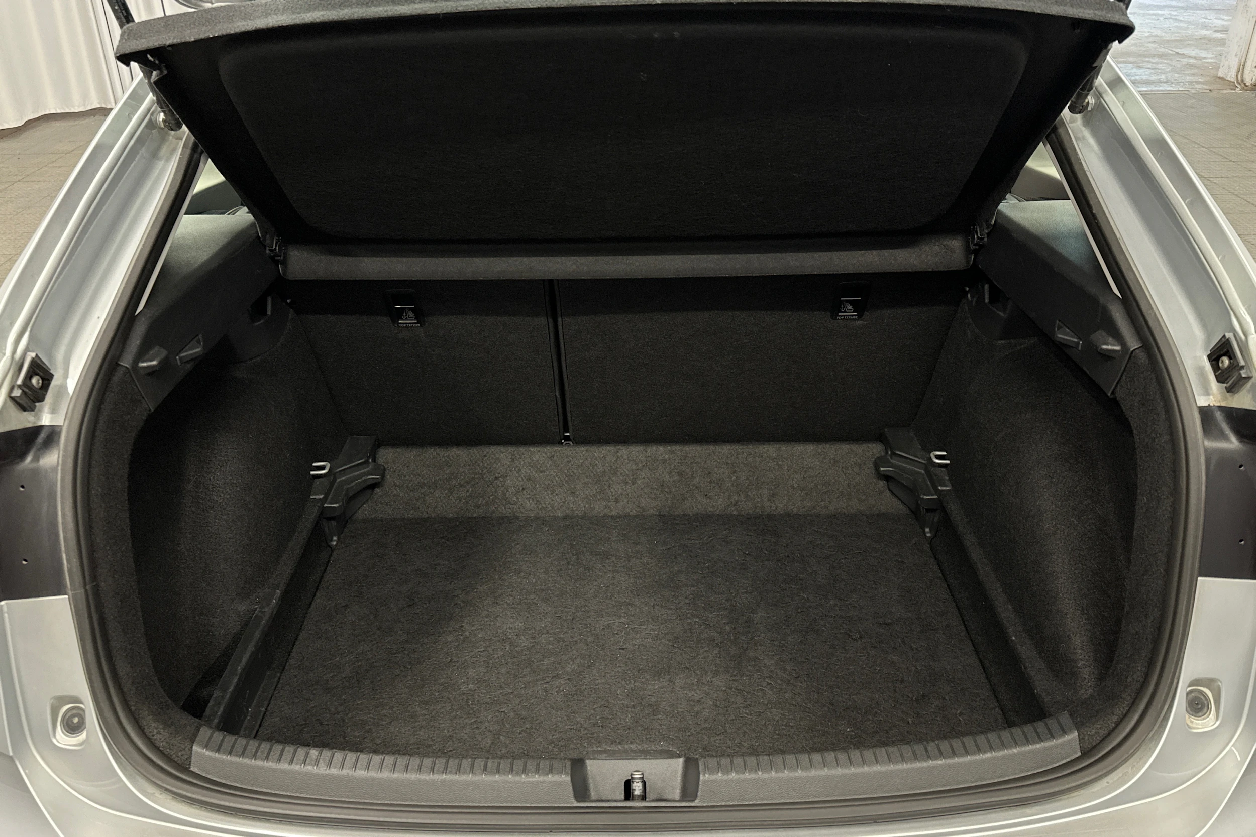 harmaa Volkswagen Taigo 2024 kuva 15.