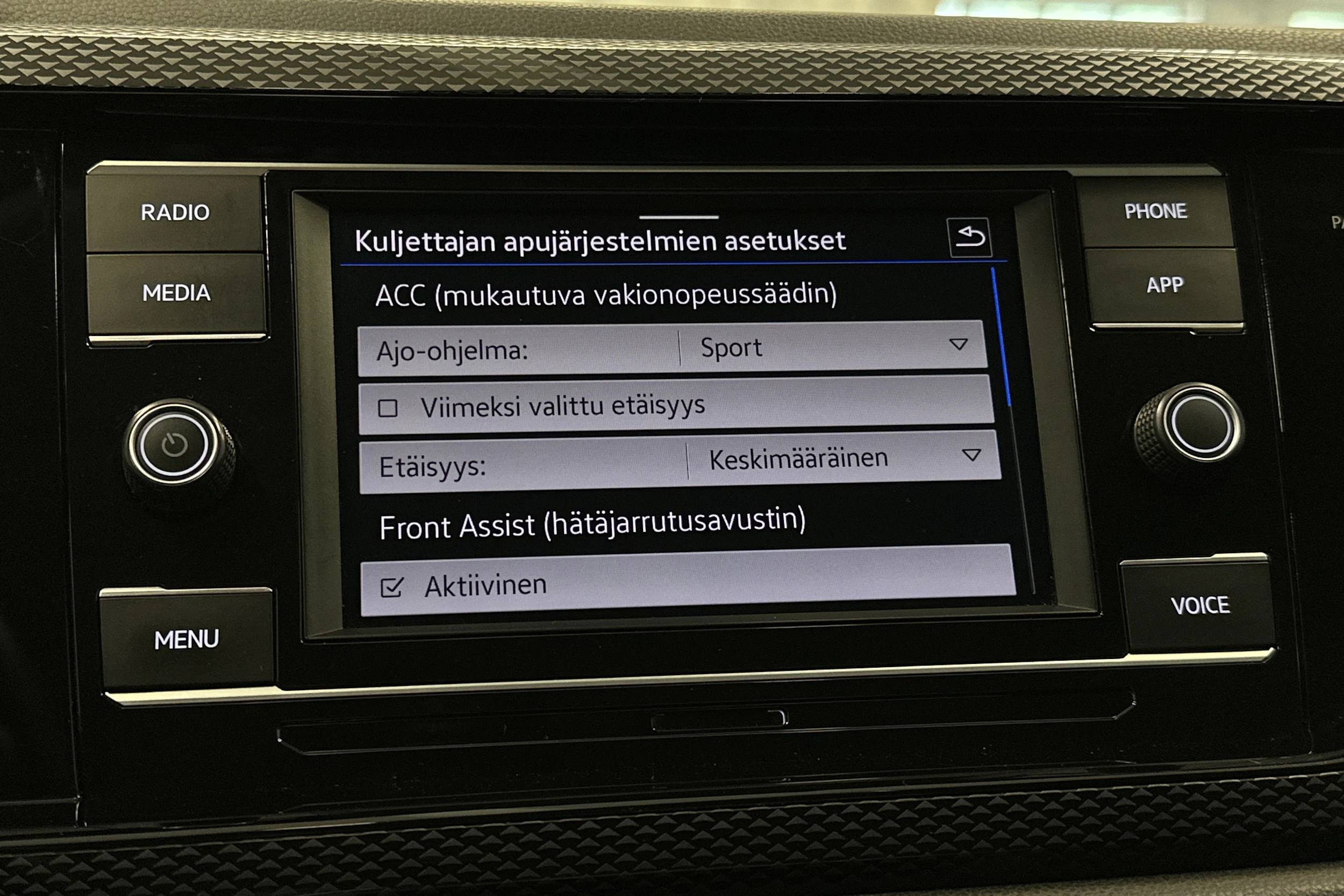 harmaa Volkswagen Taigo 2024 kuva 21.