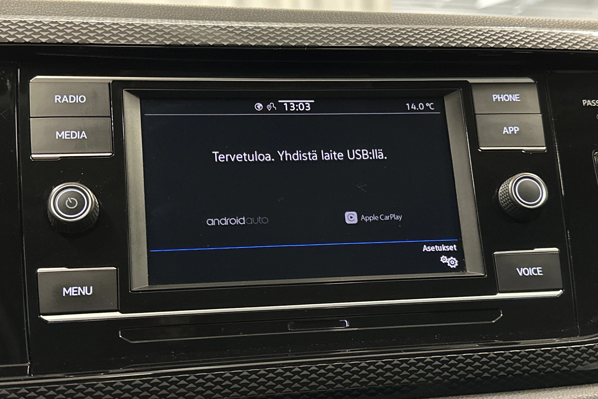 harmaa Volkswagen Taigo 2024 kuva 24.