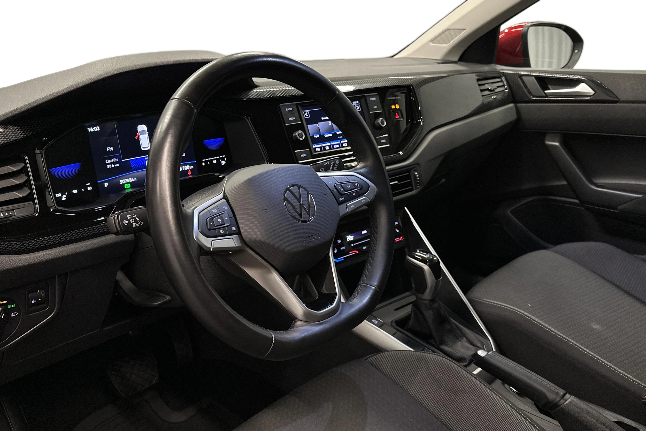 punainen Volkswagen Taigo 2024 kuva 8.