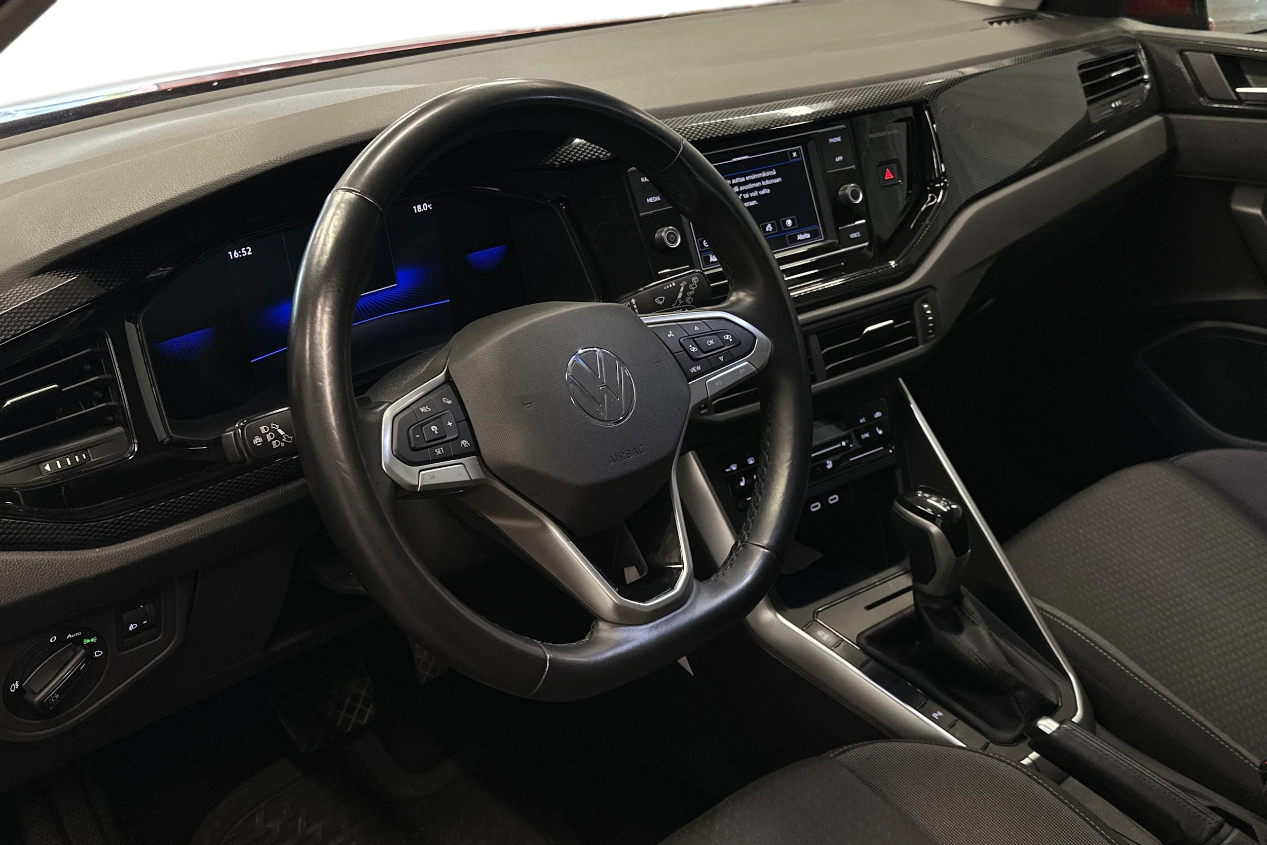 punainen Volkswagen Taigo 2024 kuva 3.